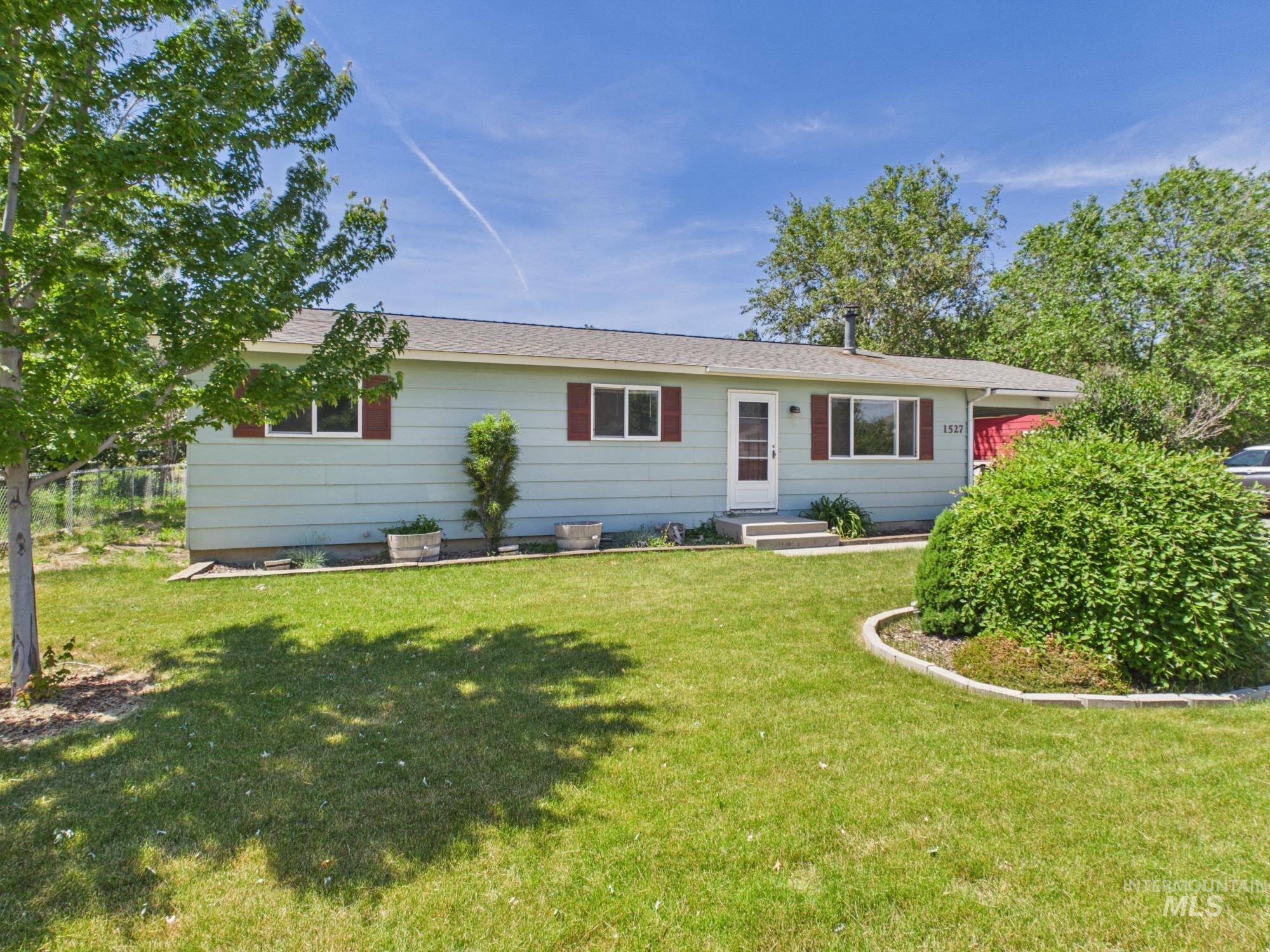 1527 N Plaza Road Property Photo 1