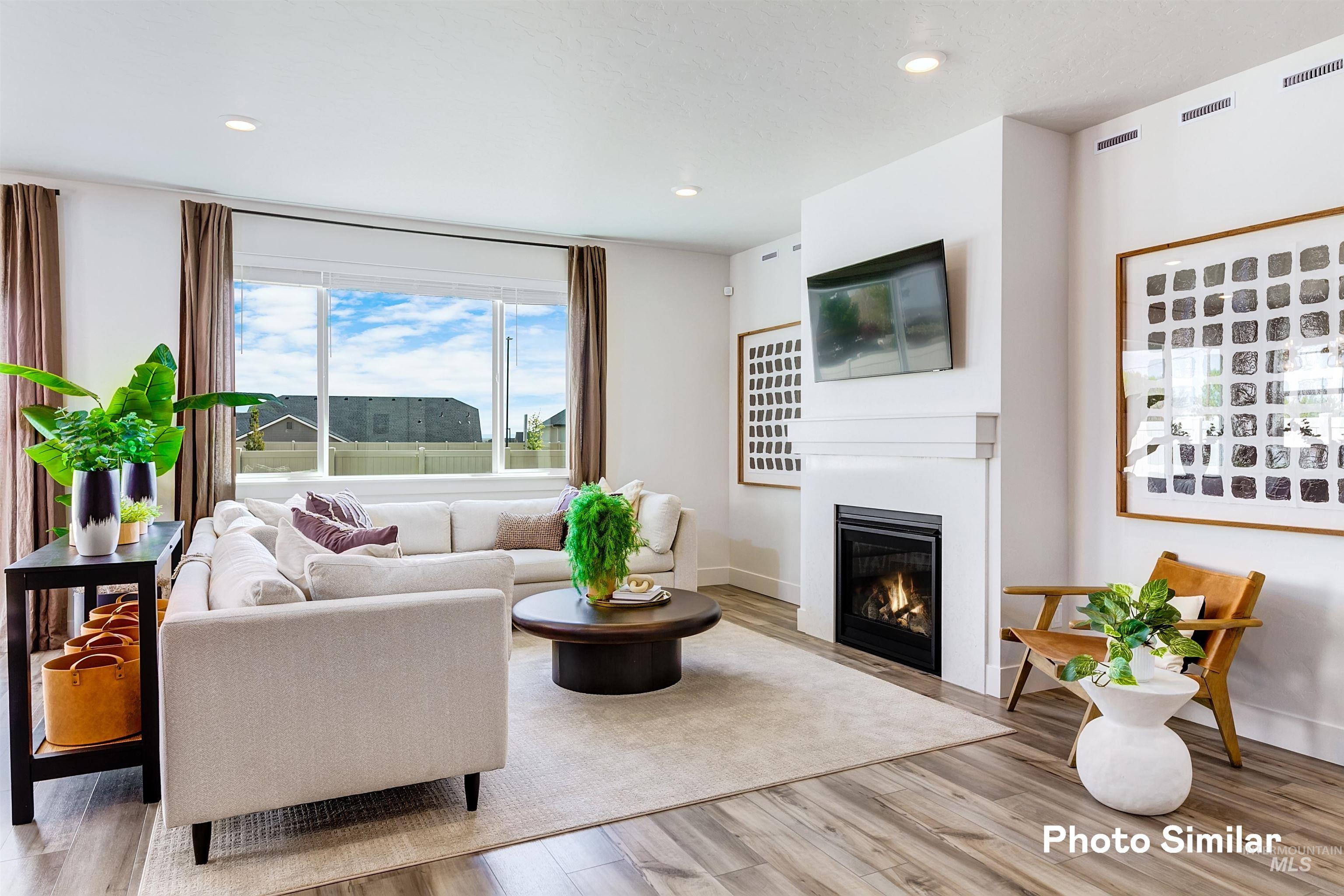15072 Irisation Ave Property Photo 6
