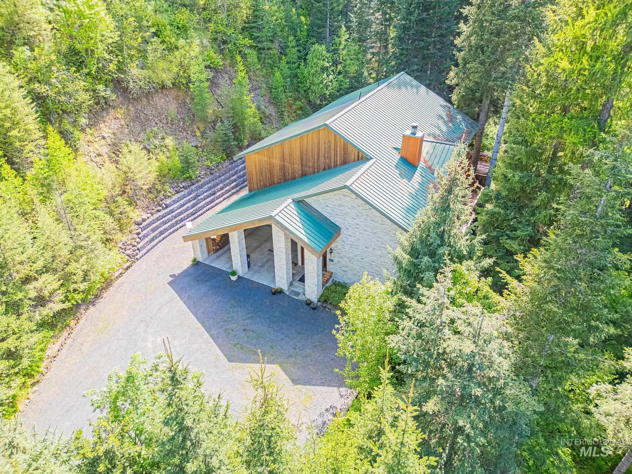 1761 Little Bear Ridge Property Photo 1