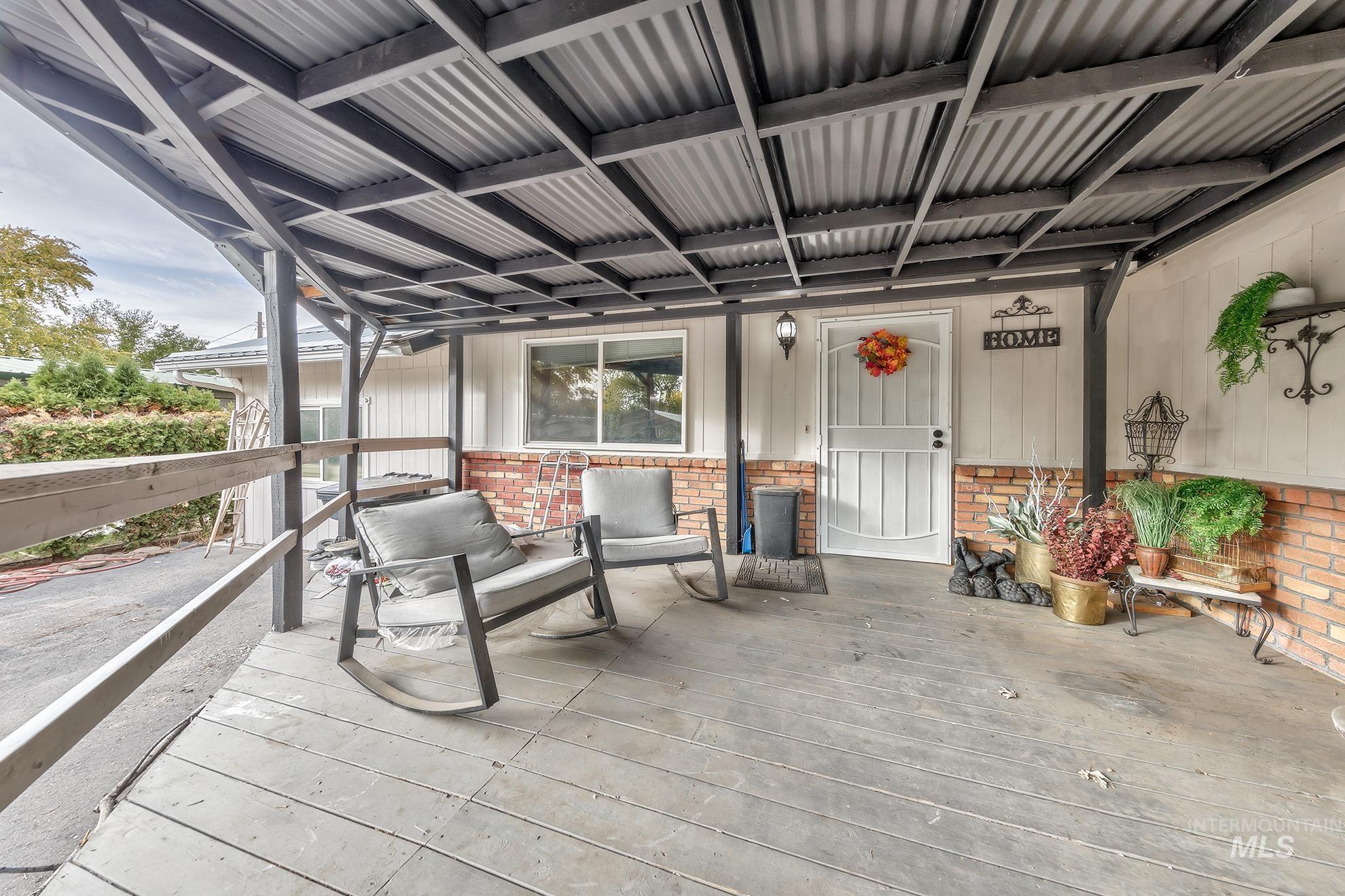 842 W Butterfield St. Property Photo 4