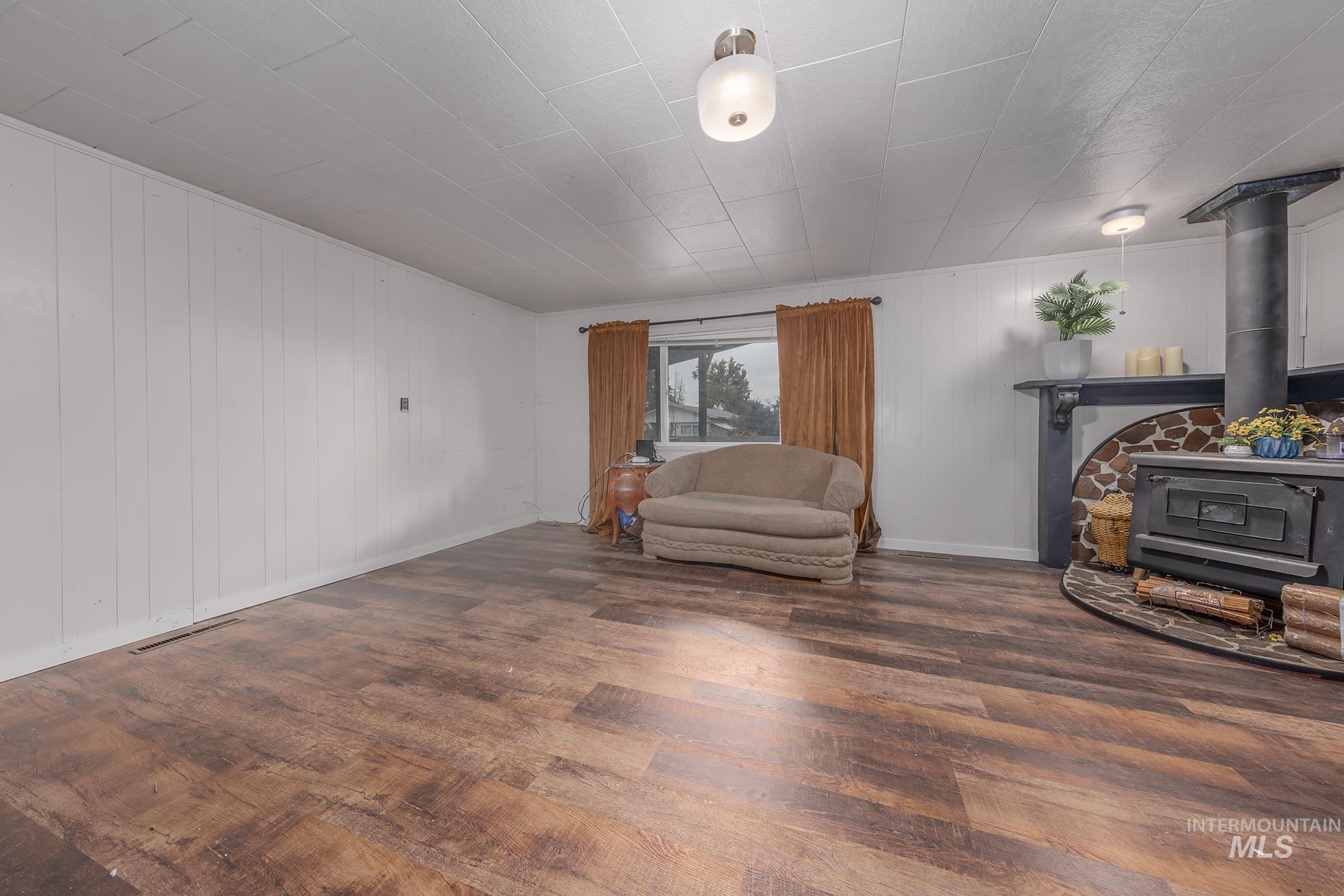 842 W Butterfield St. Property Photo 7