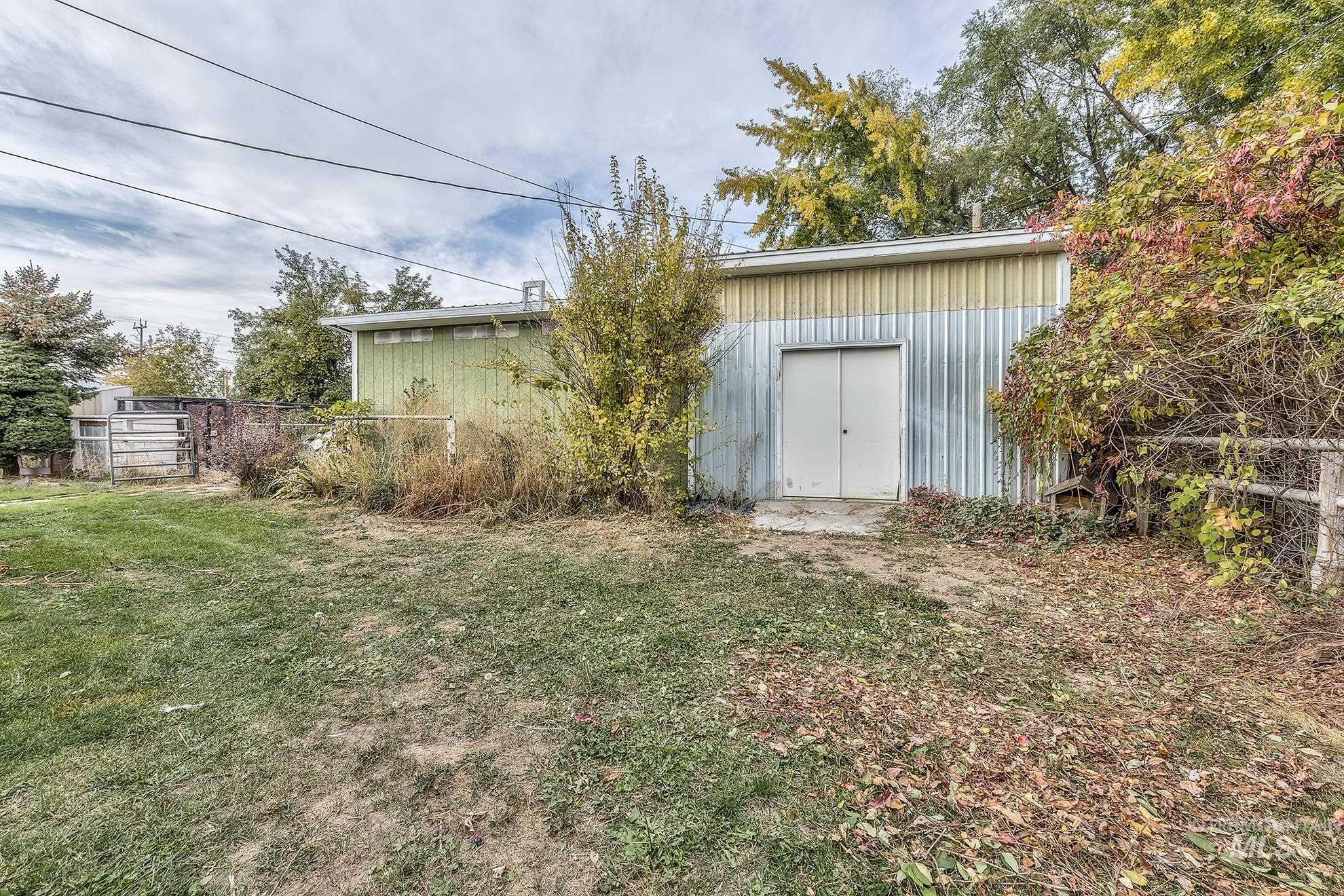 842 W Butterfield St. Property Photo 25