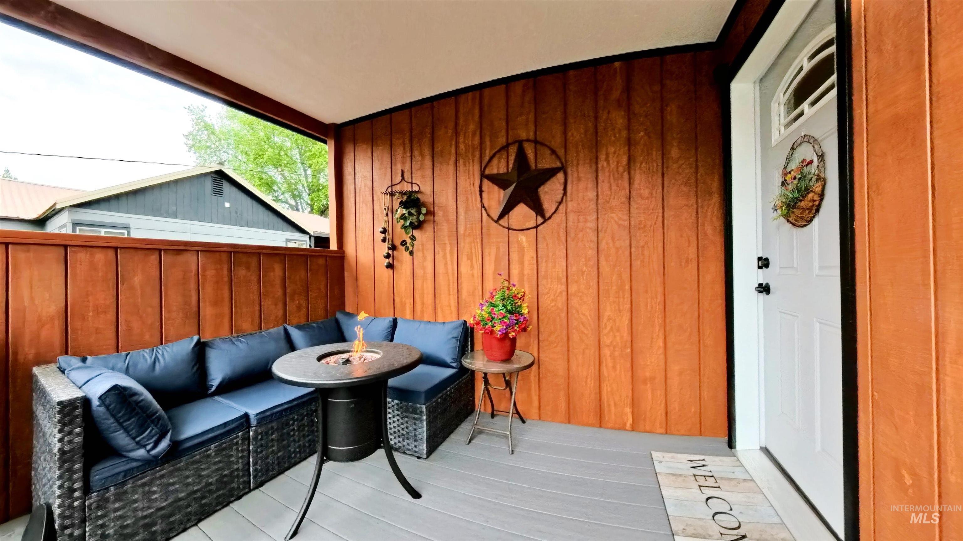 631 Vista Ave Property Photo 3