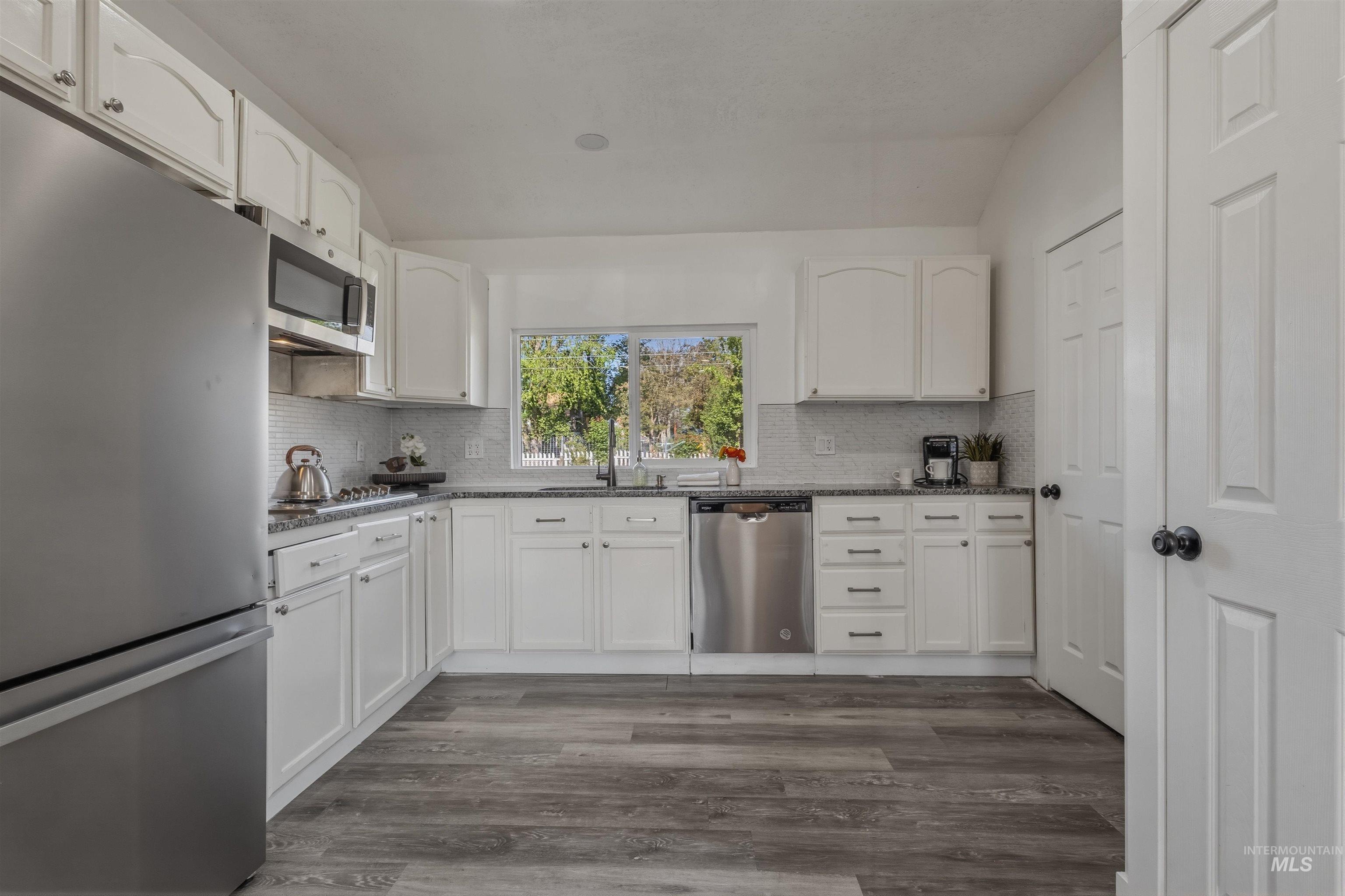 1610 Miller Ave Property Photo 11