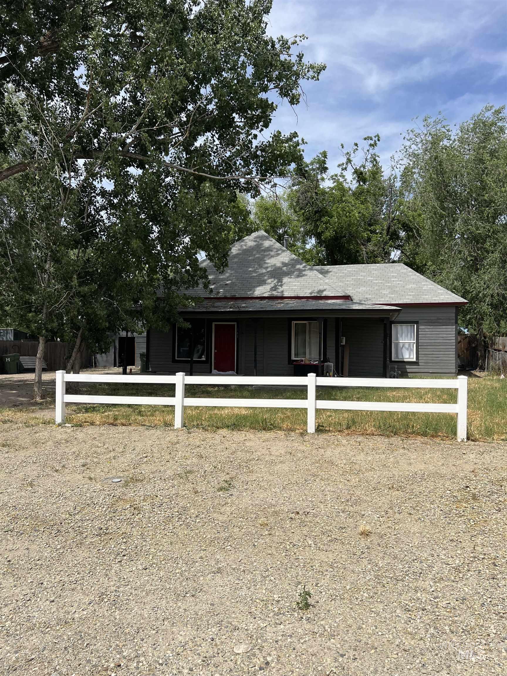 861 8th Avenue North Property Photo 1