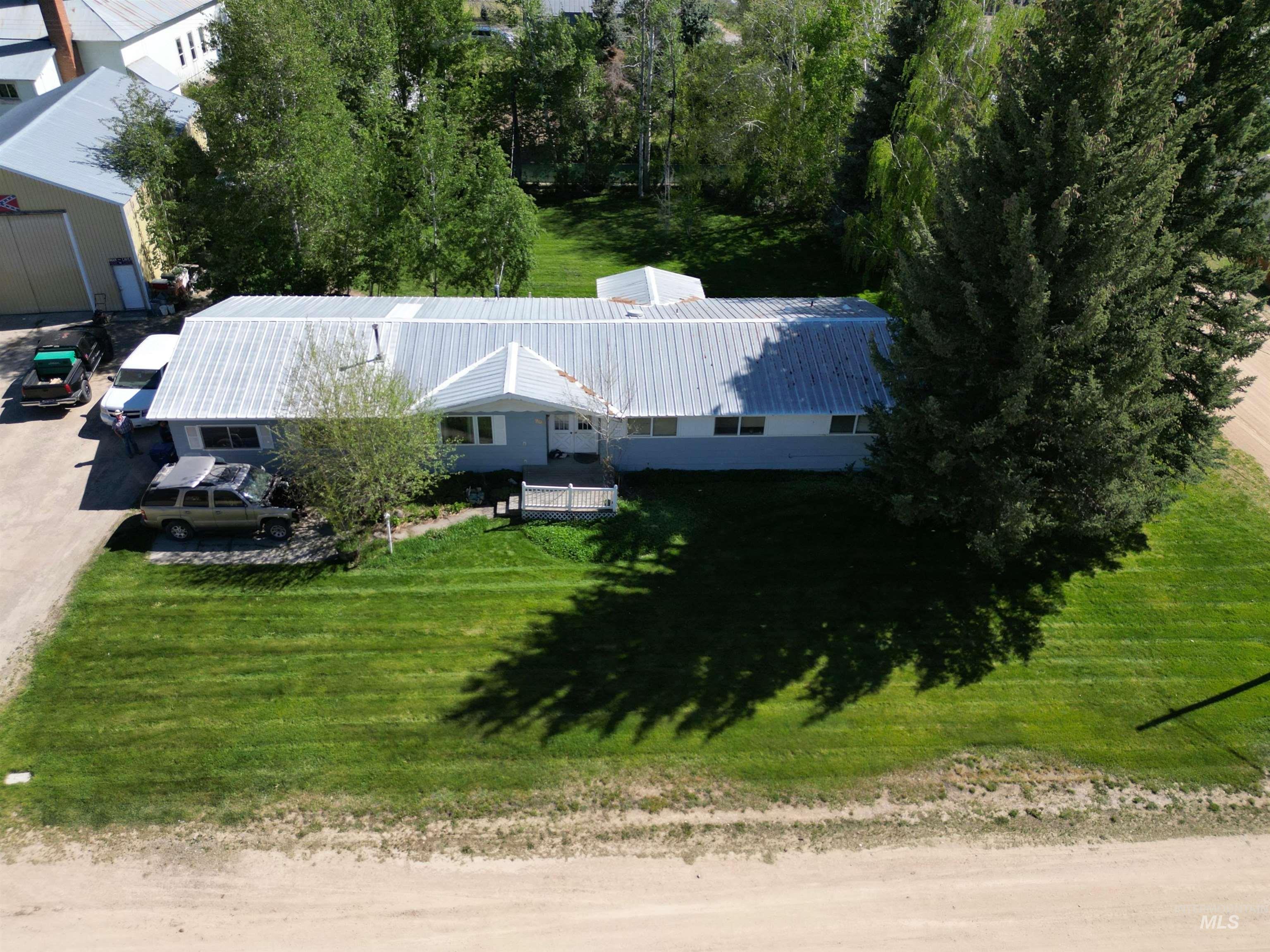 206 E Alturas Ave Property Photo 3