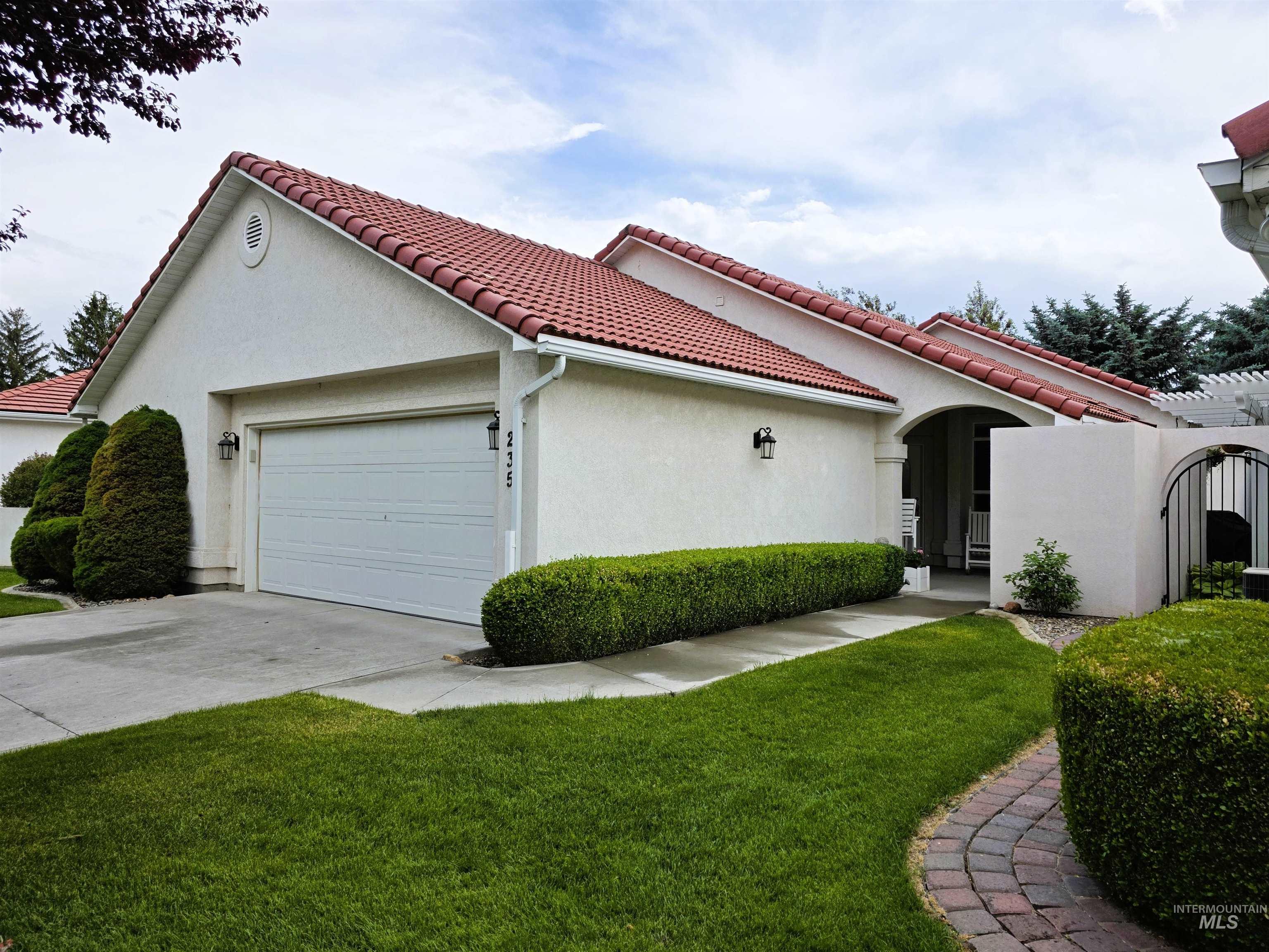 235 Los Lagos Property Photo 1
