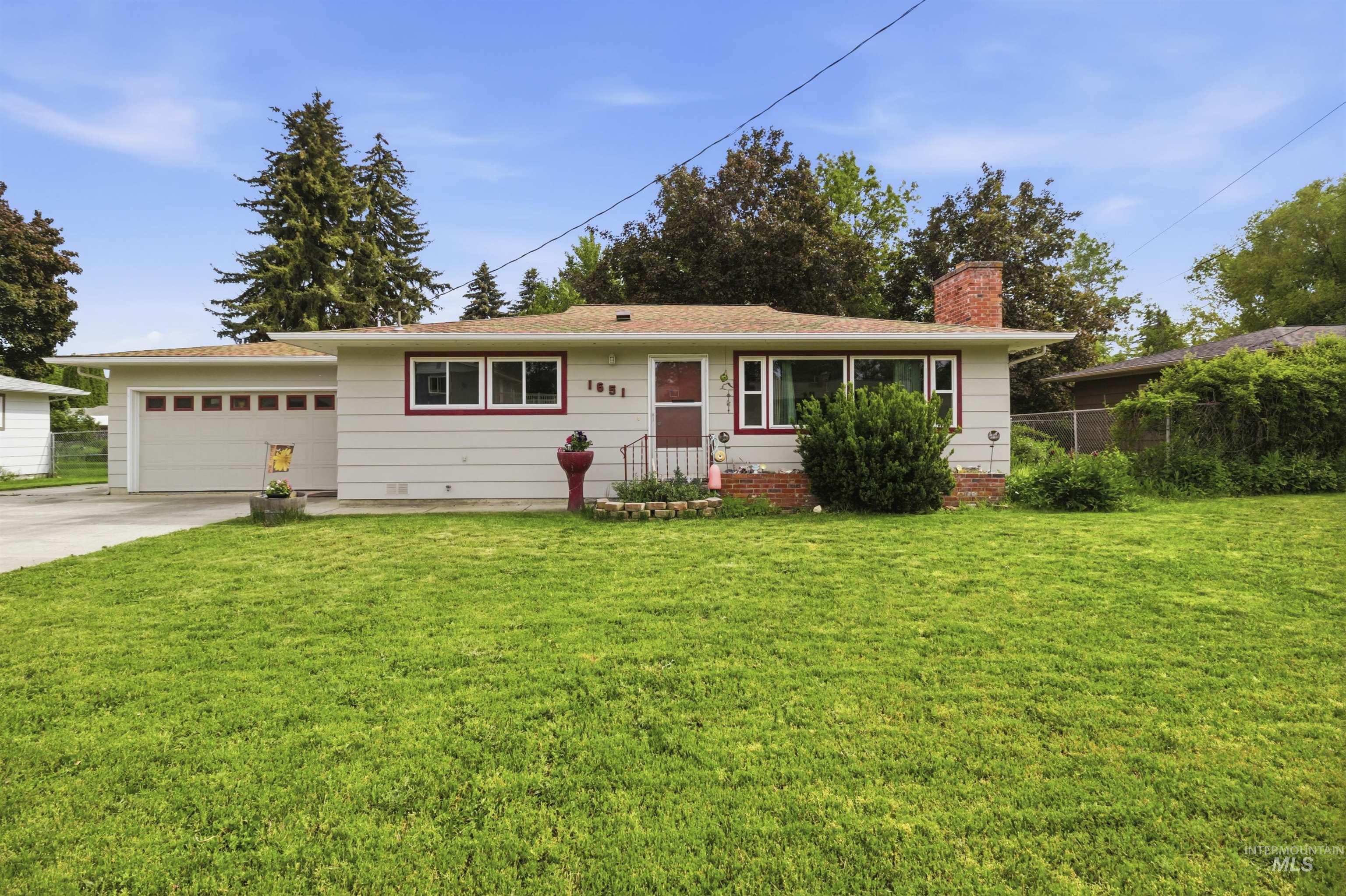 1651 Hillcrest Drive Property Photo 1