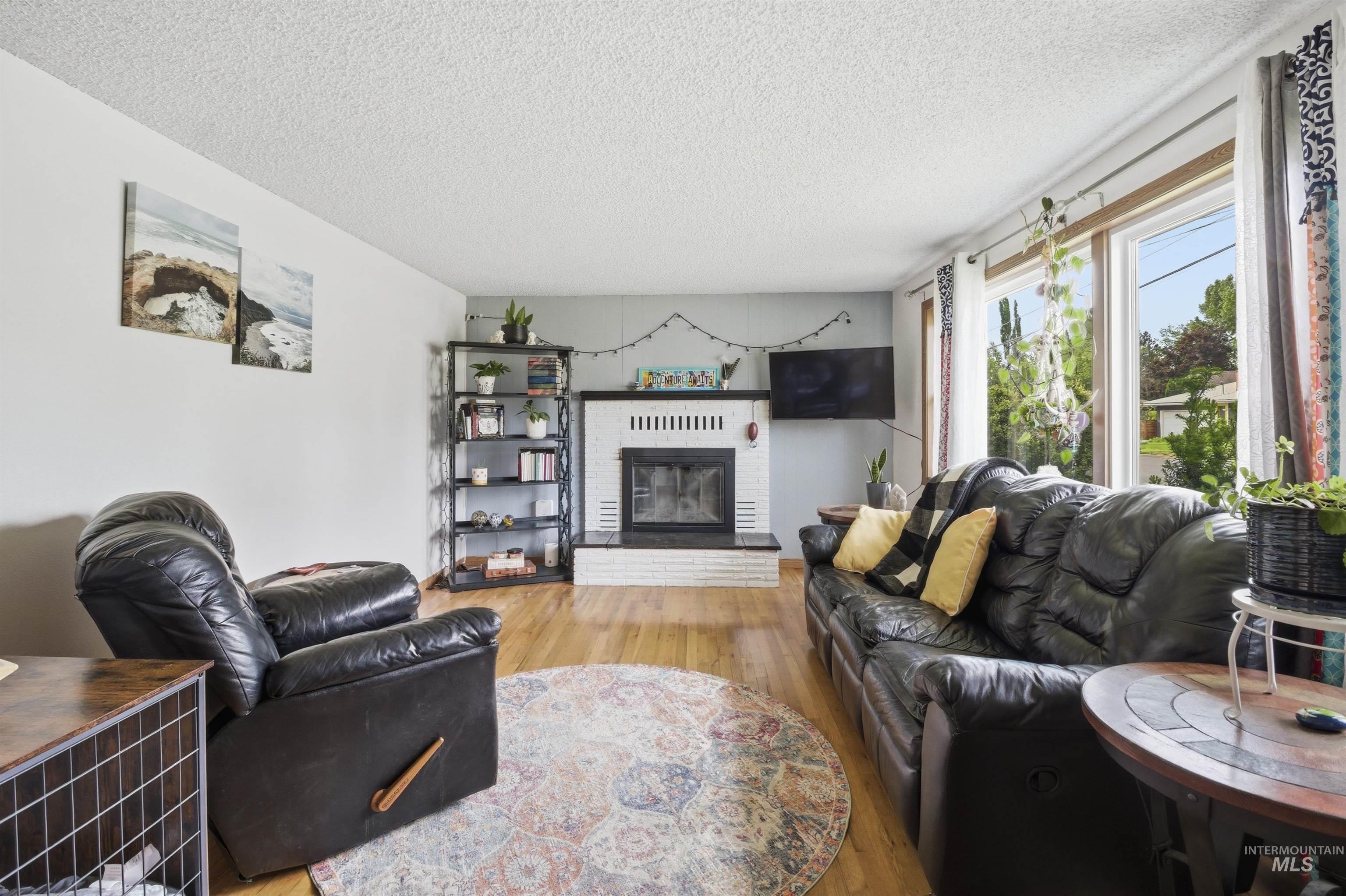 1651 Hillcrest Drive Property Photo 3
