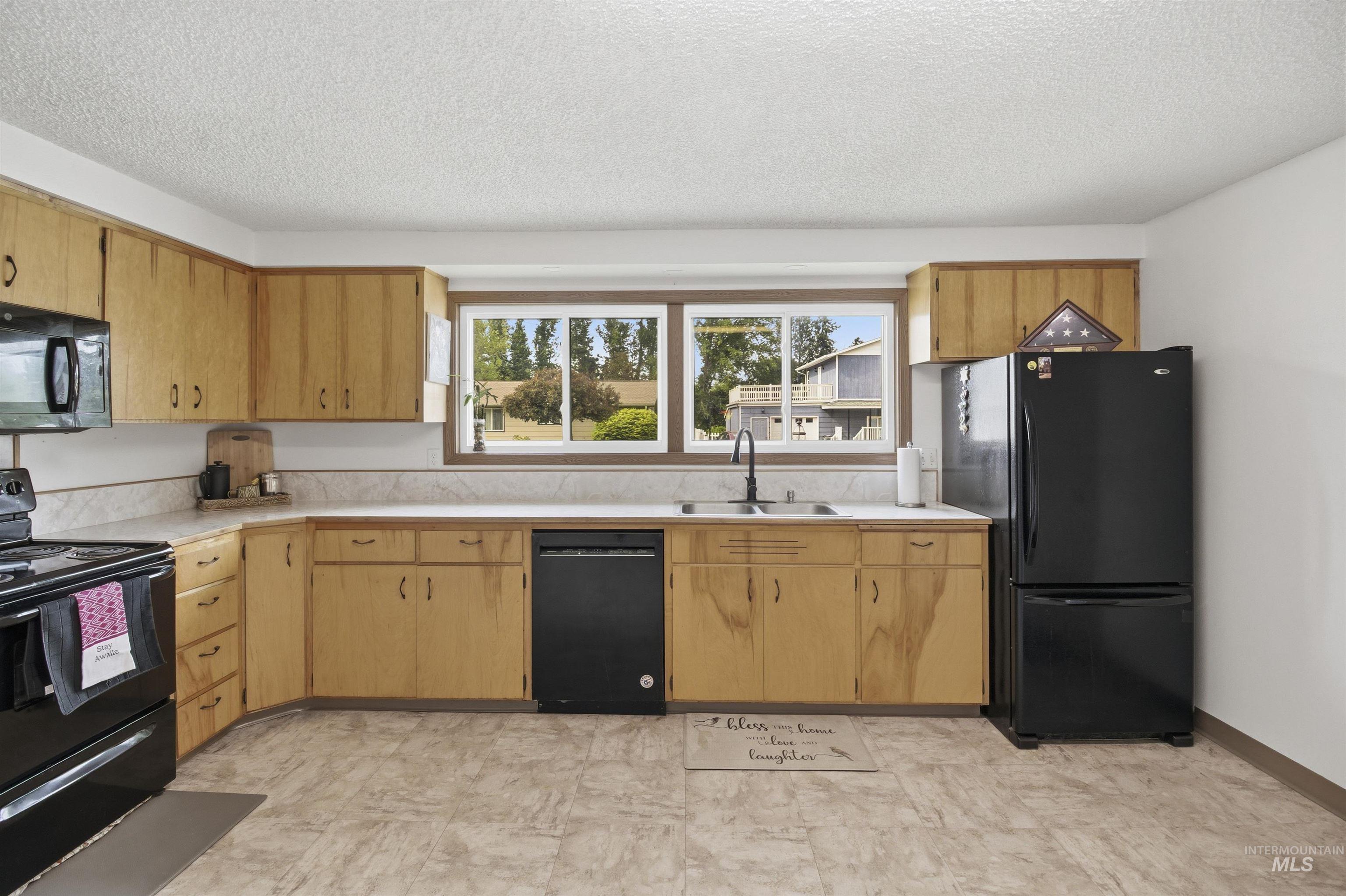 1651 Hillcrest Drive Property Photo 10