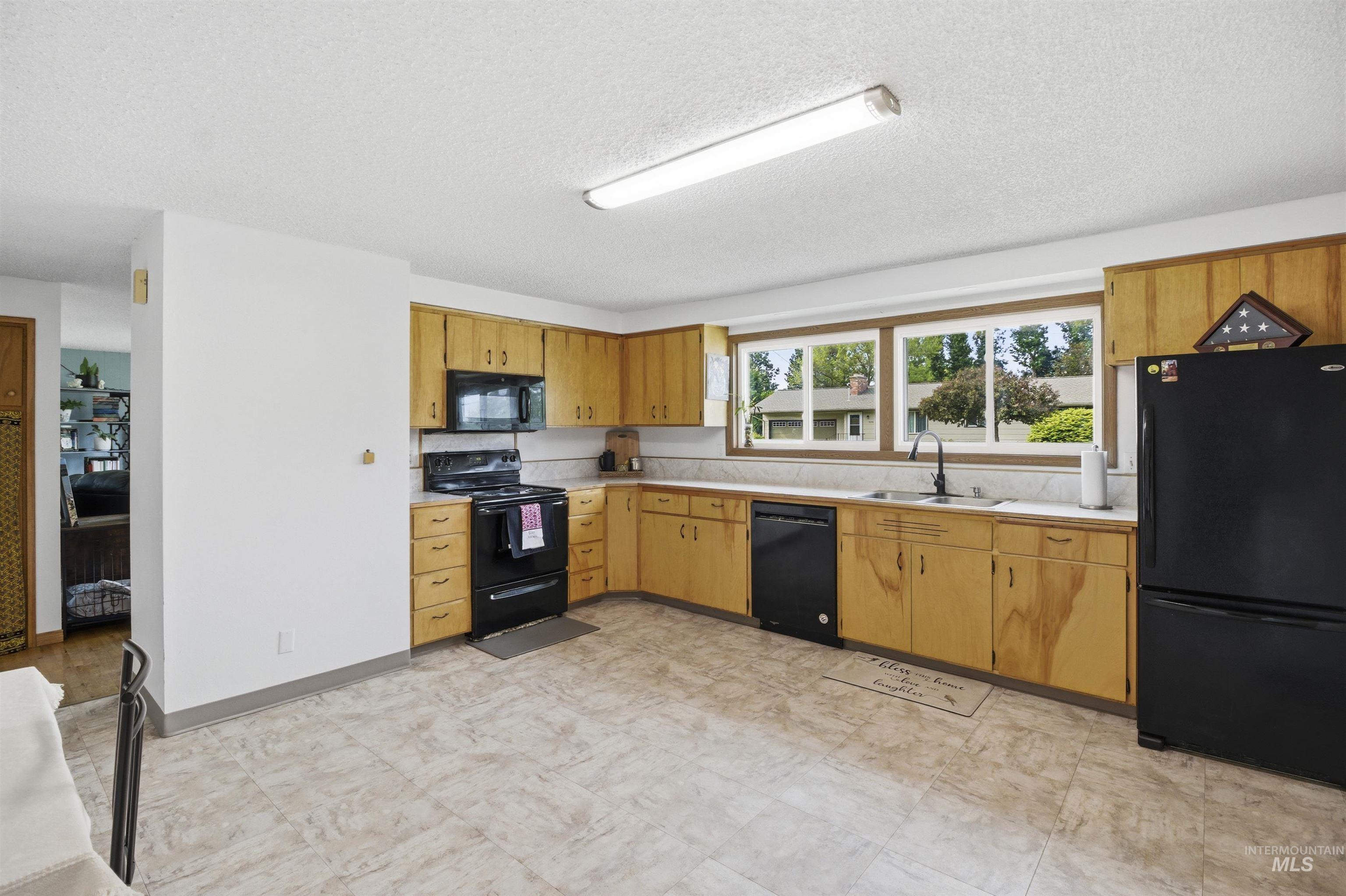 1651 Hillcrest Drive Property Photo 11