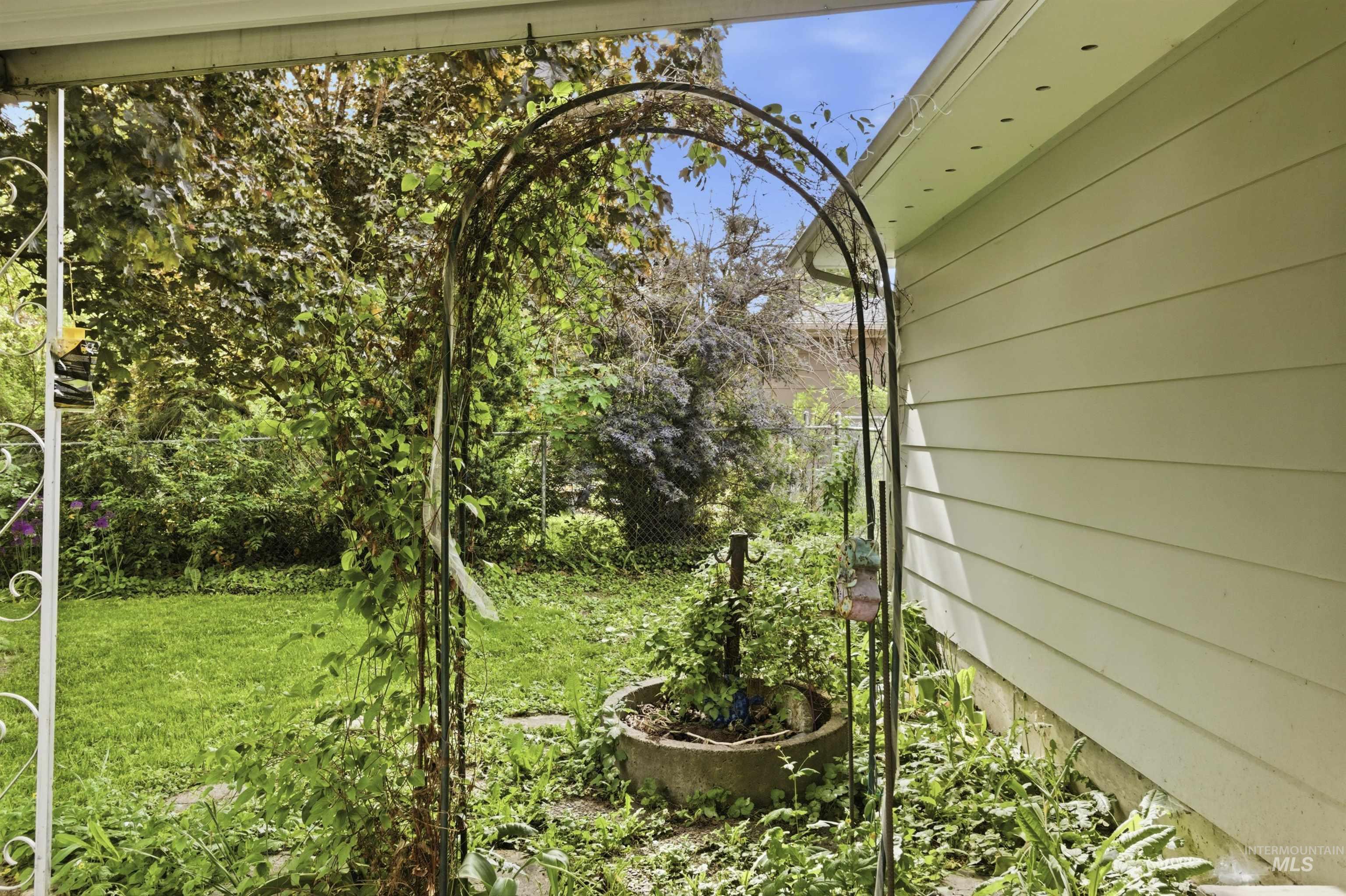 1651 Hillcrest Drive Property Photo 30
