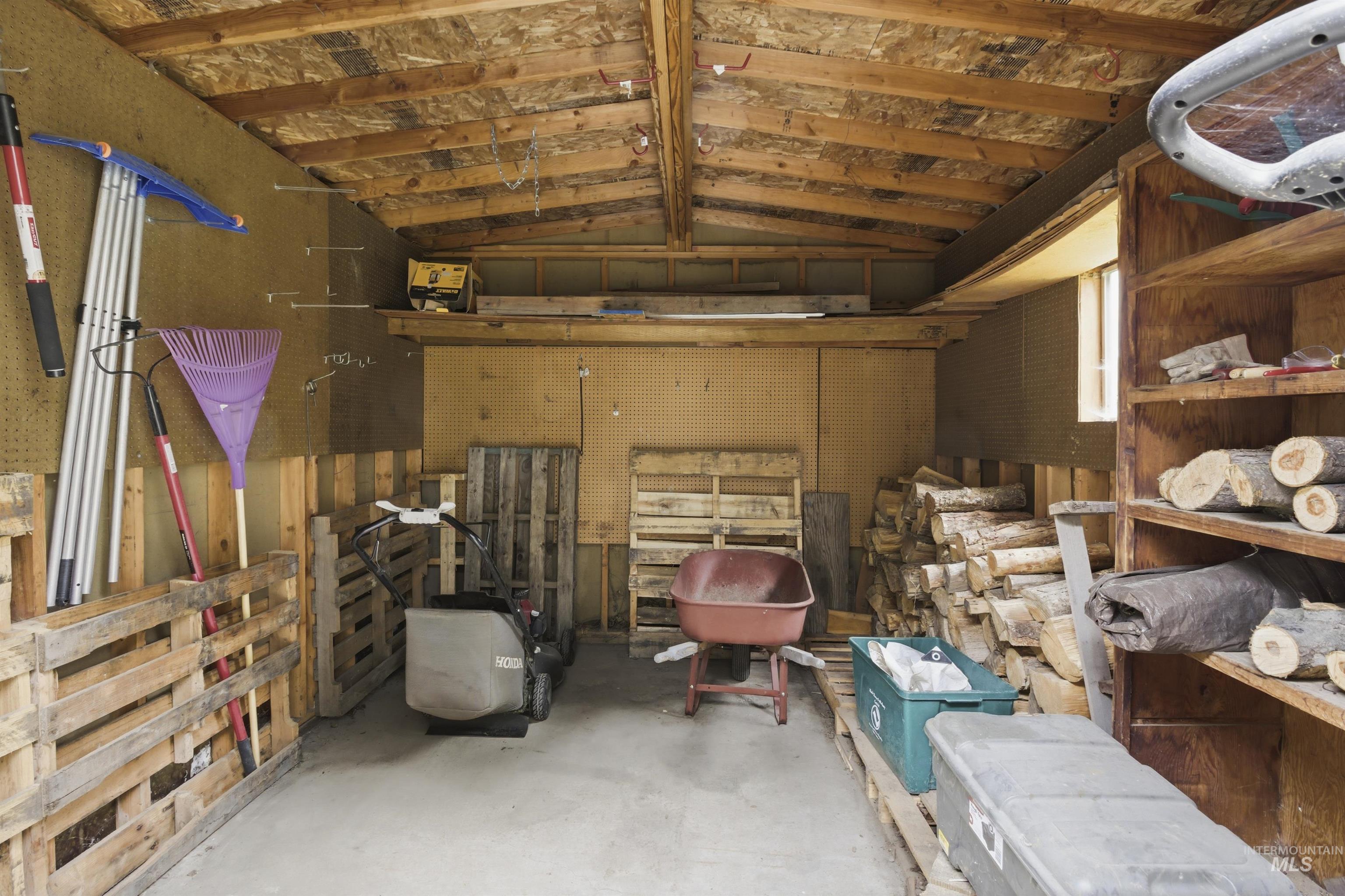1651 Hillcrest Drive Property Photo 38
