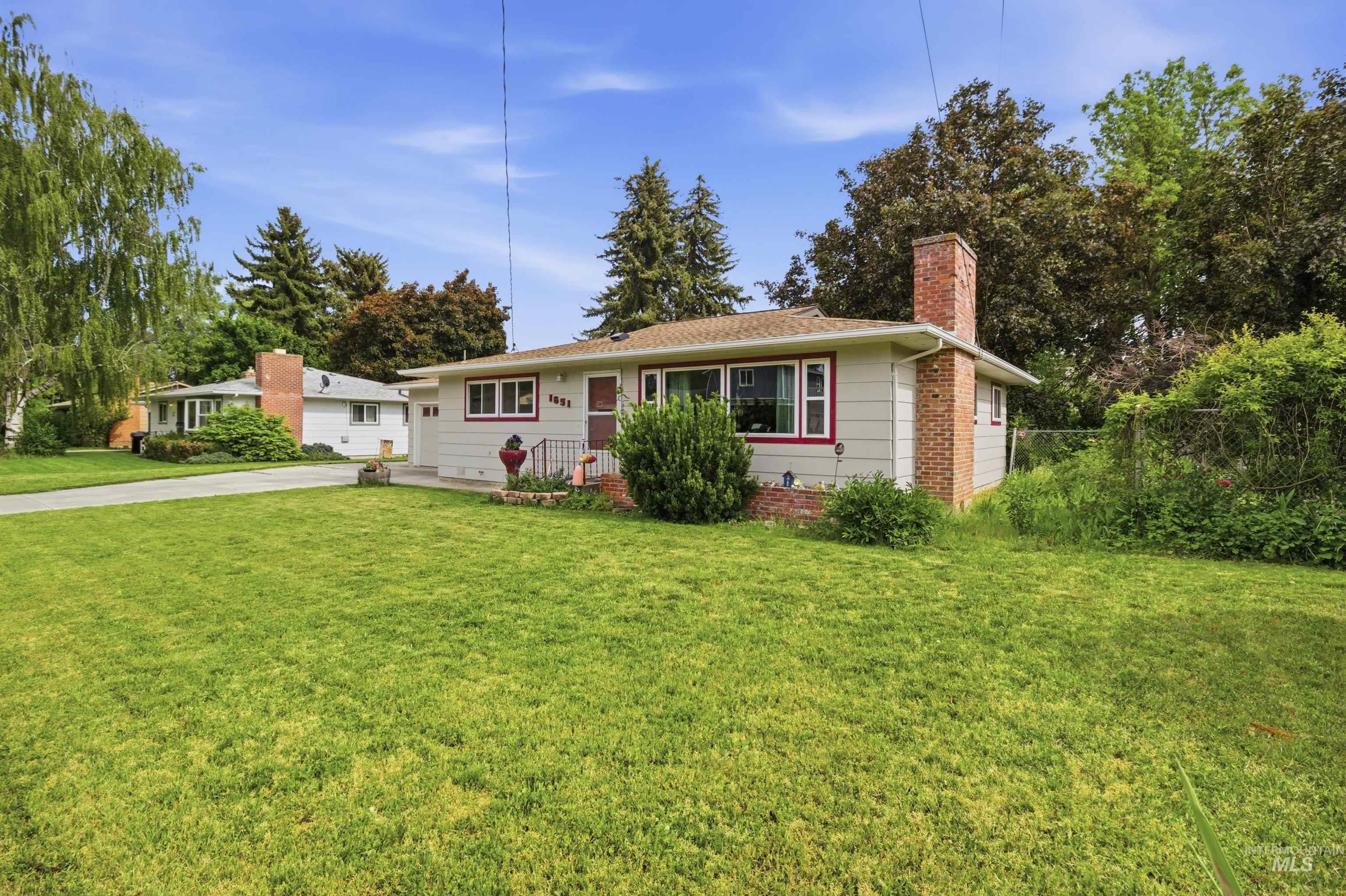 1651 Hillcrest Drive Property Photo 39