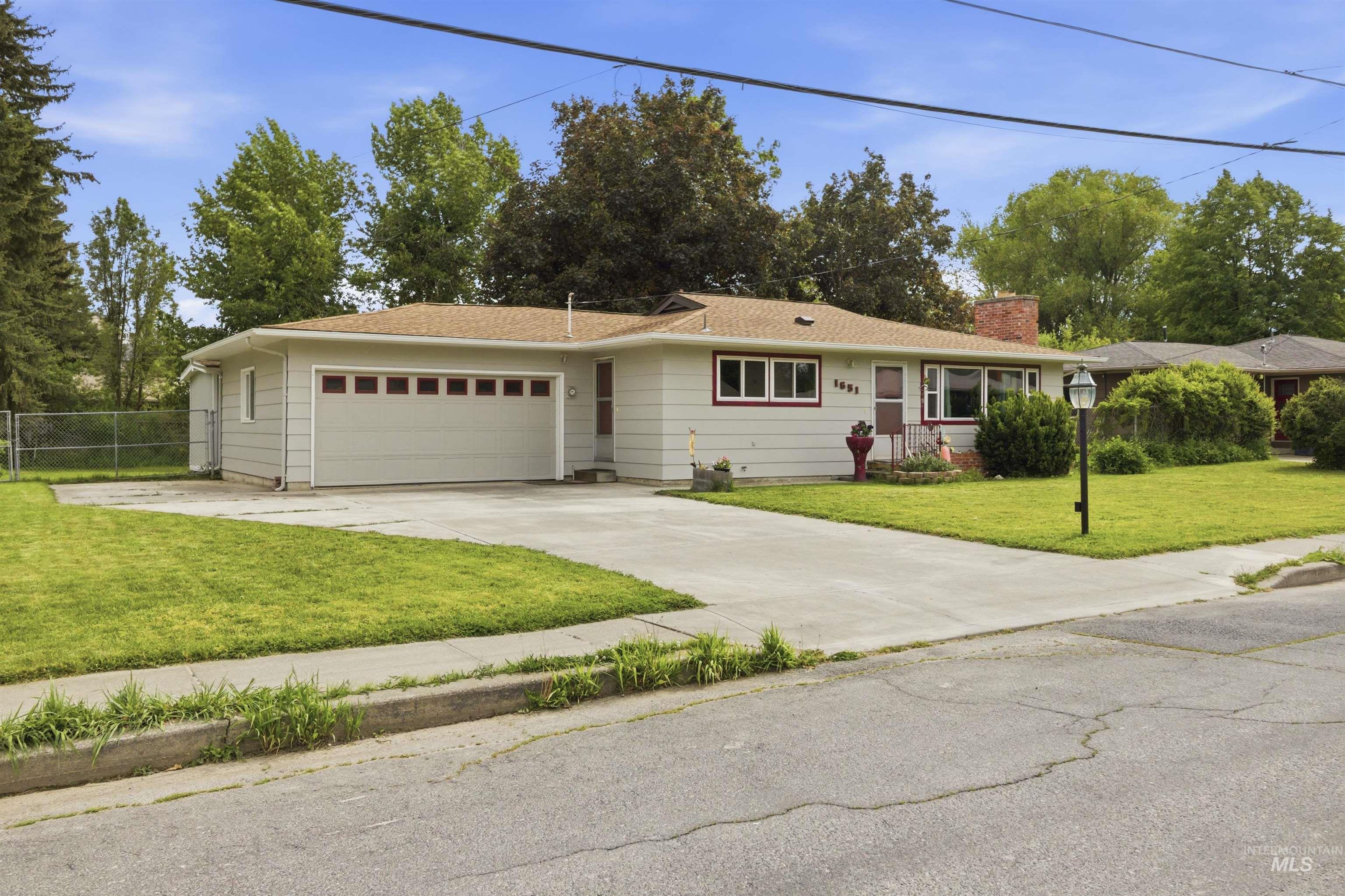 1651 Hillcrest Drive Property Photo 40