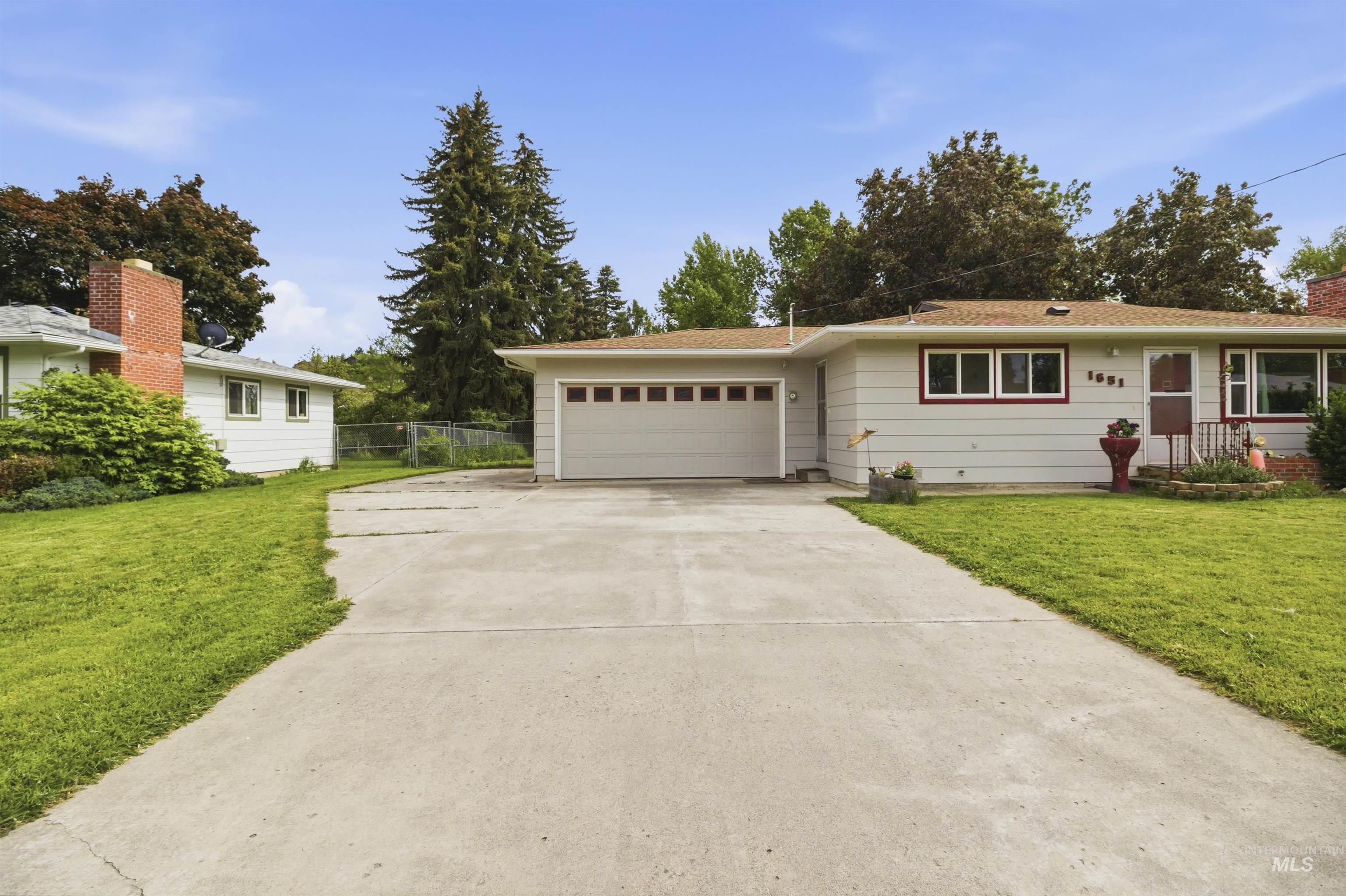 1651 Hillcrest Drive Property Photo 41