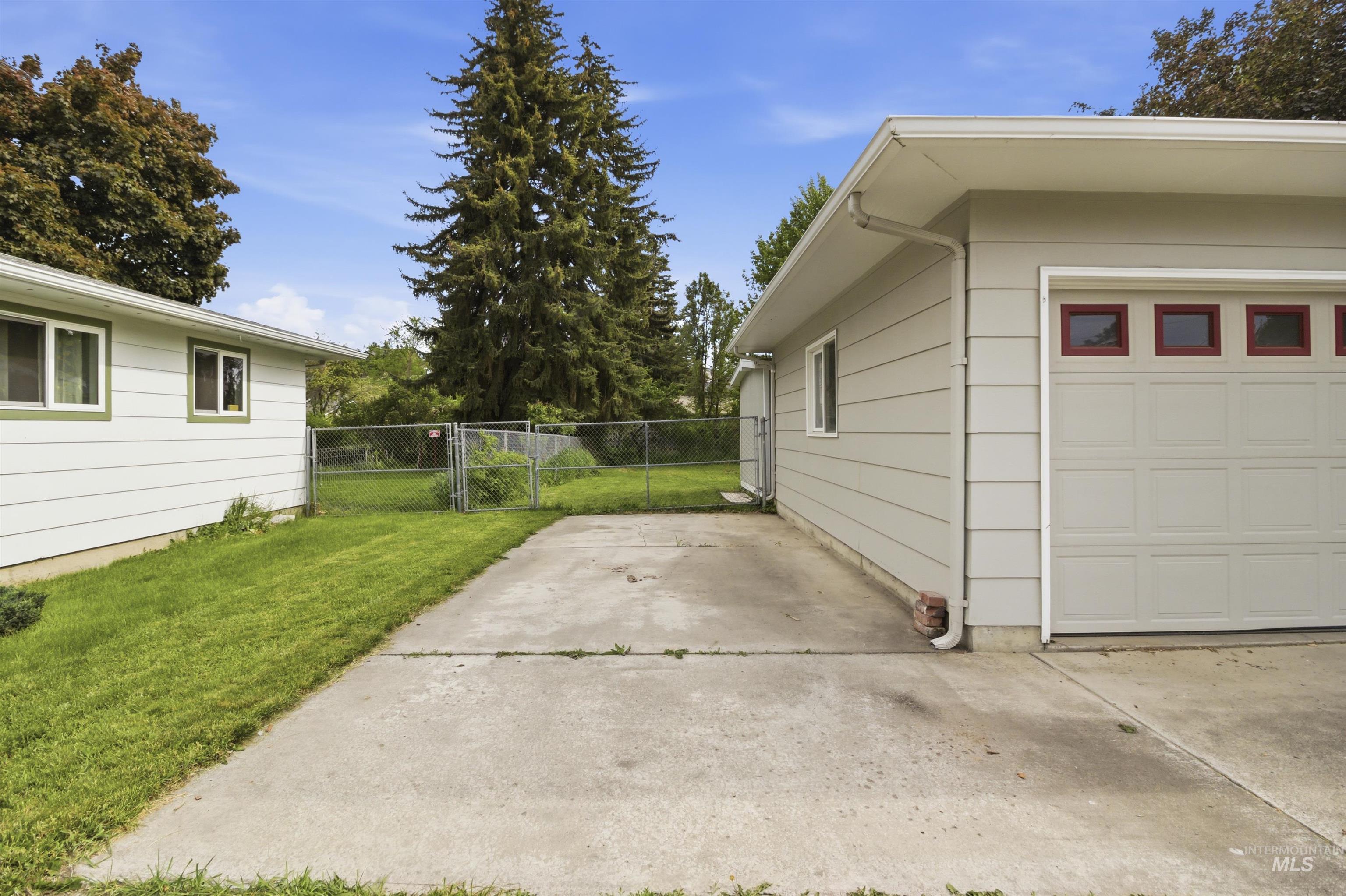 1651 Hillcrest Drive Property Photo 42