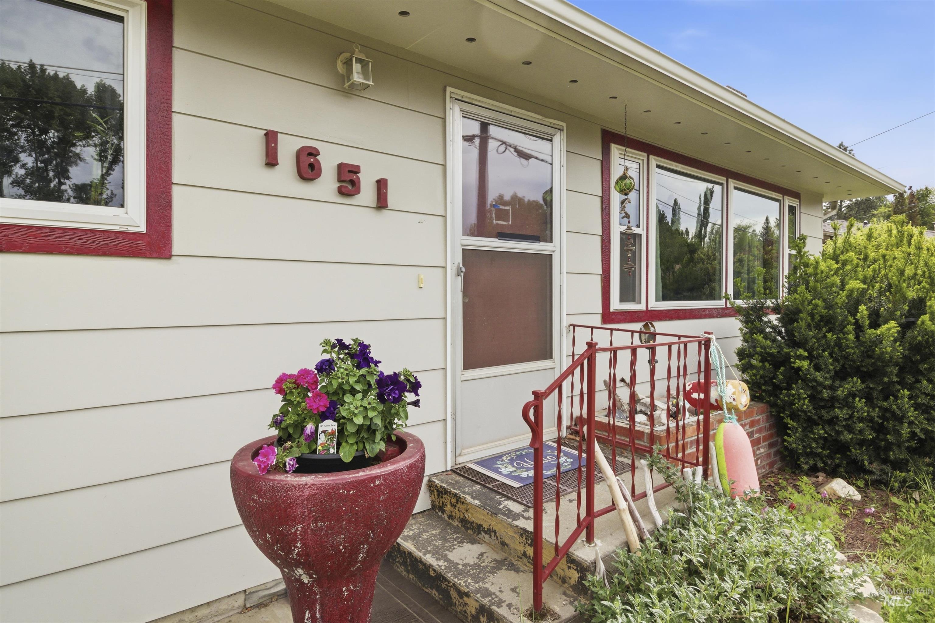 1651 Hillcrest Drive Property Photo 43