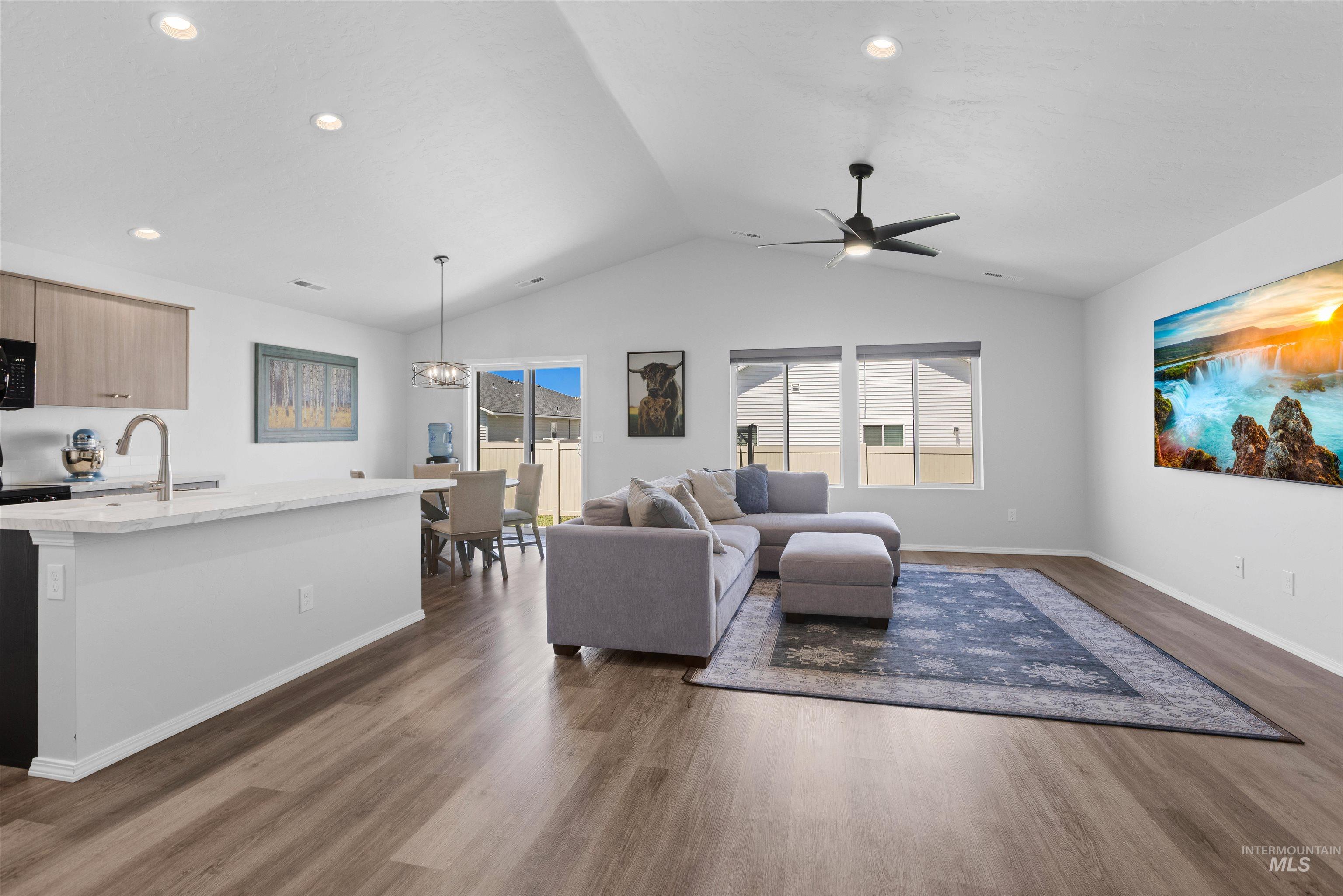 12322 Genevieve St Property Photo 12