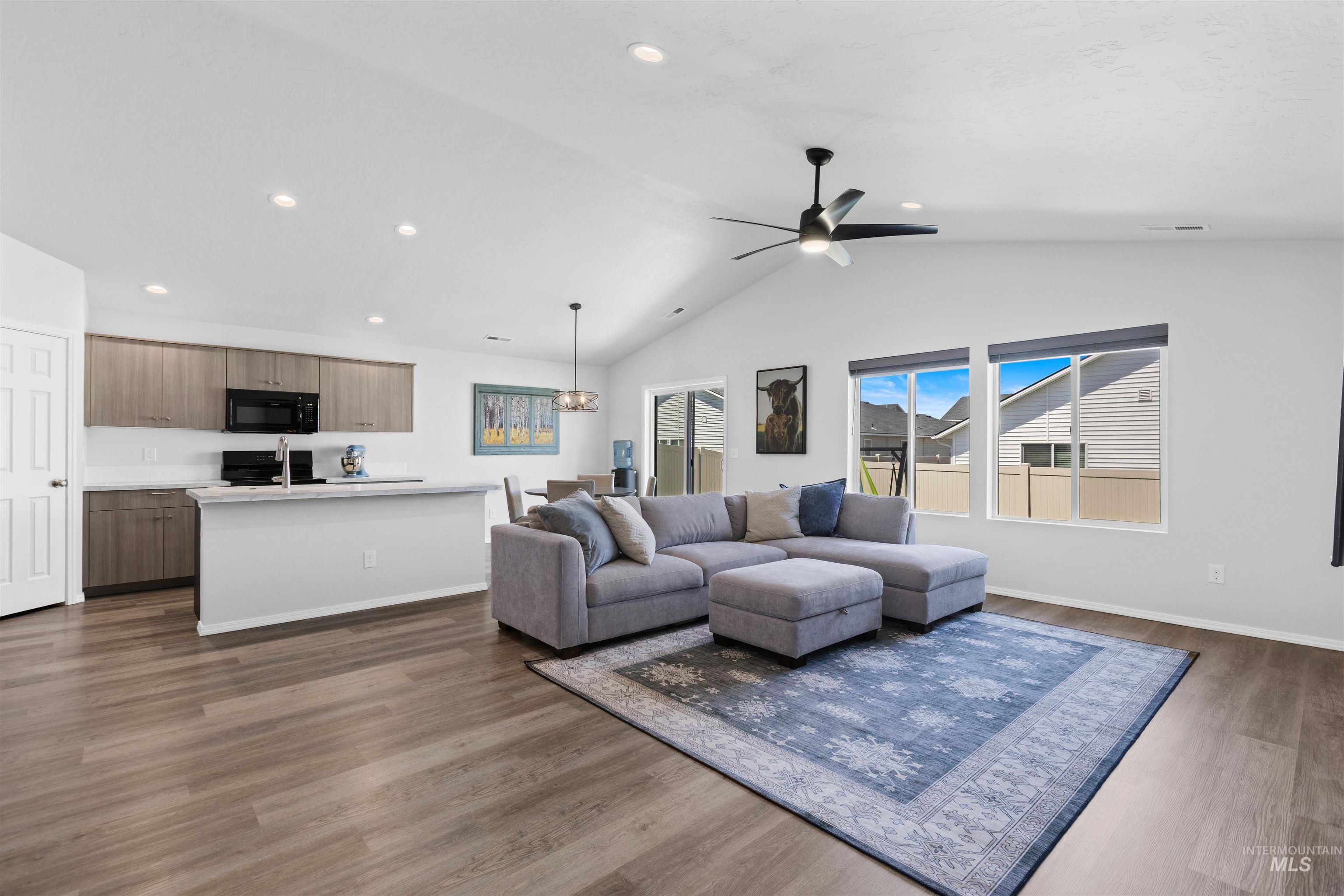 12322 Genevieve St Property Photo 15