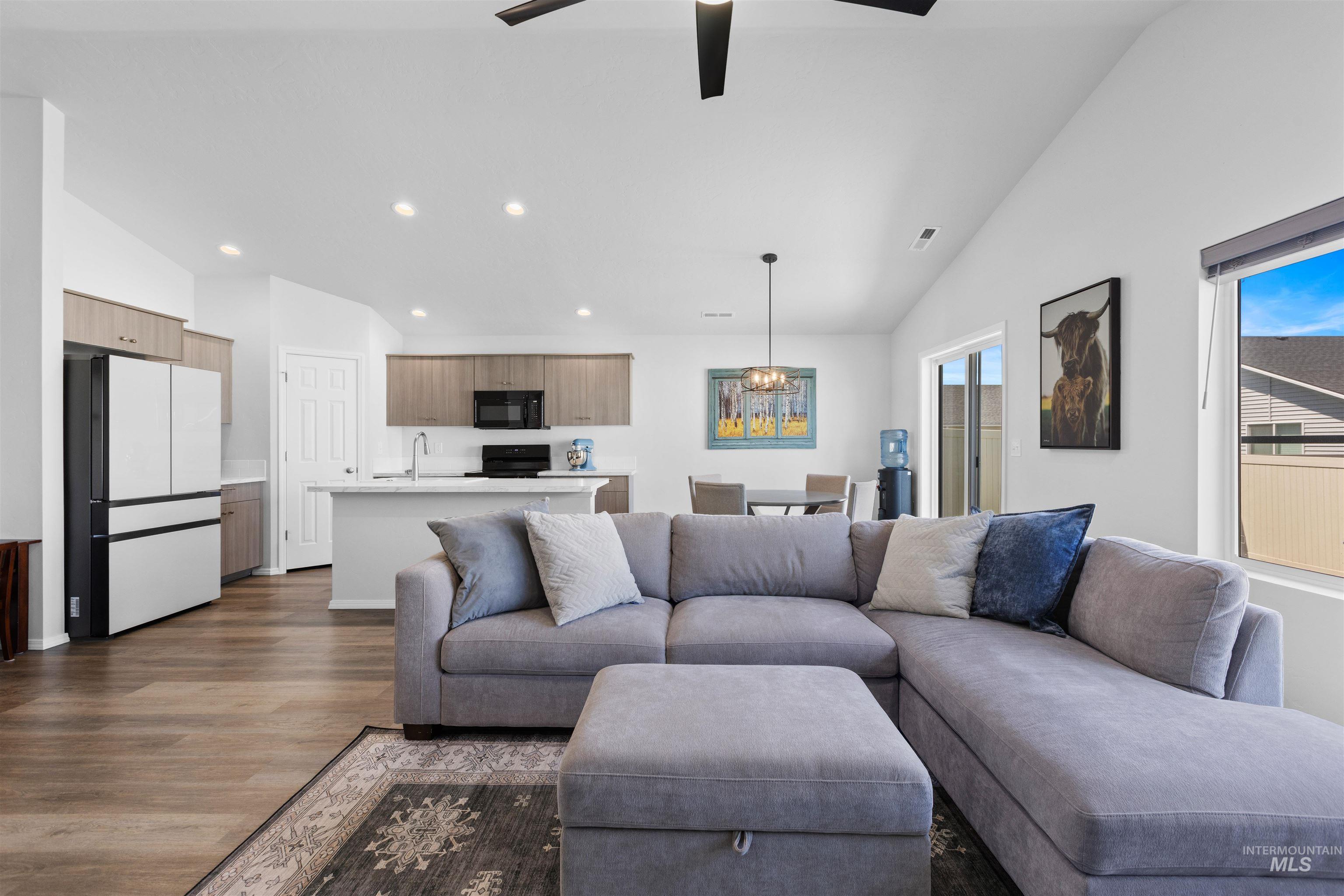 12322 Genevieve St Property Photo 16