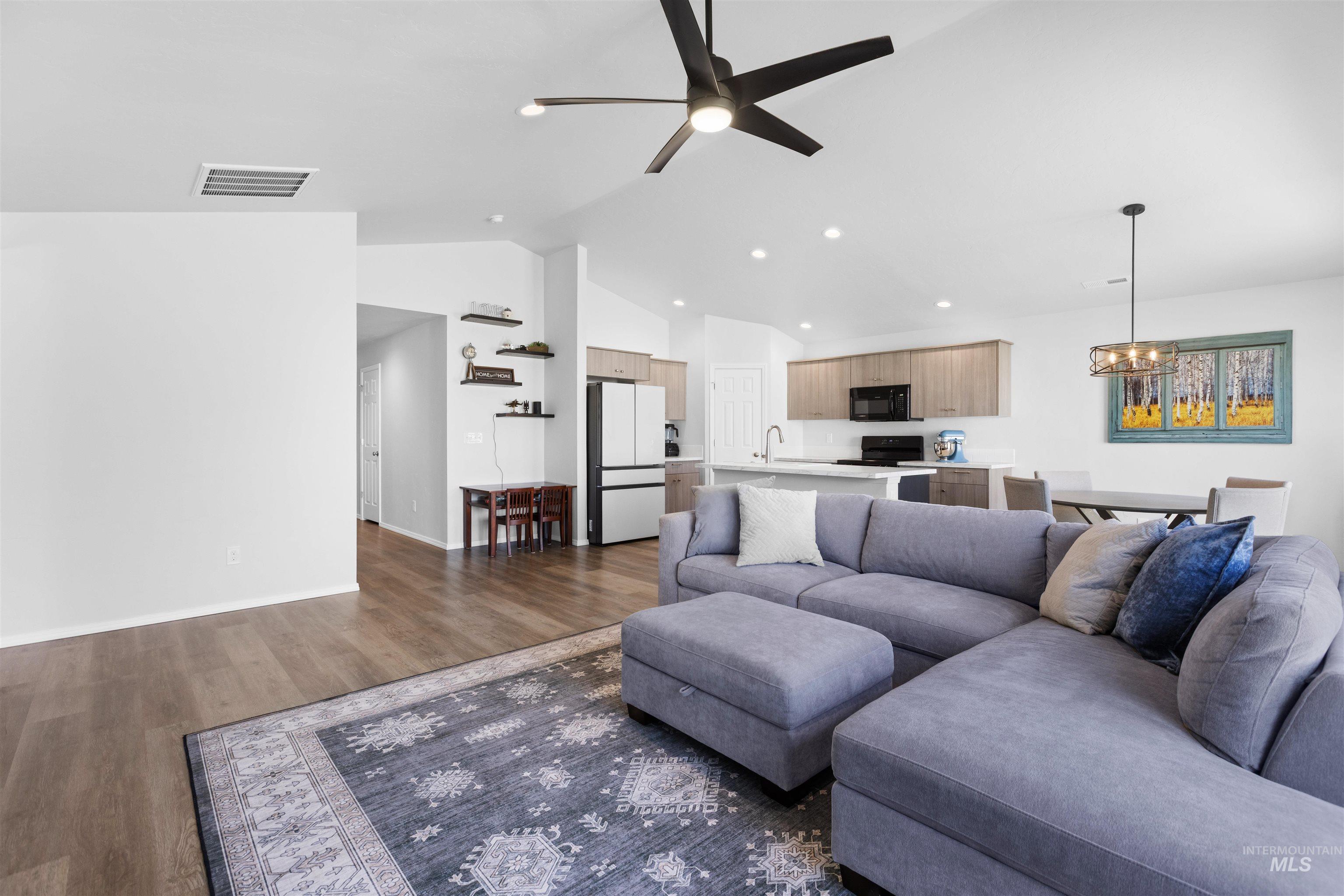 12322 Genevieve St Property Photo 17