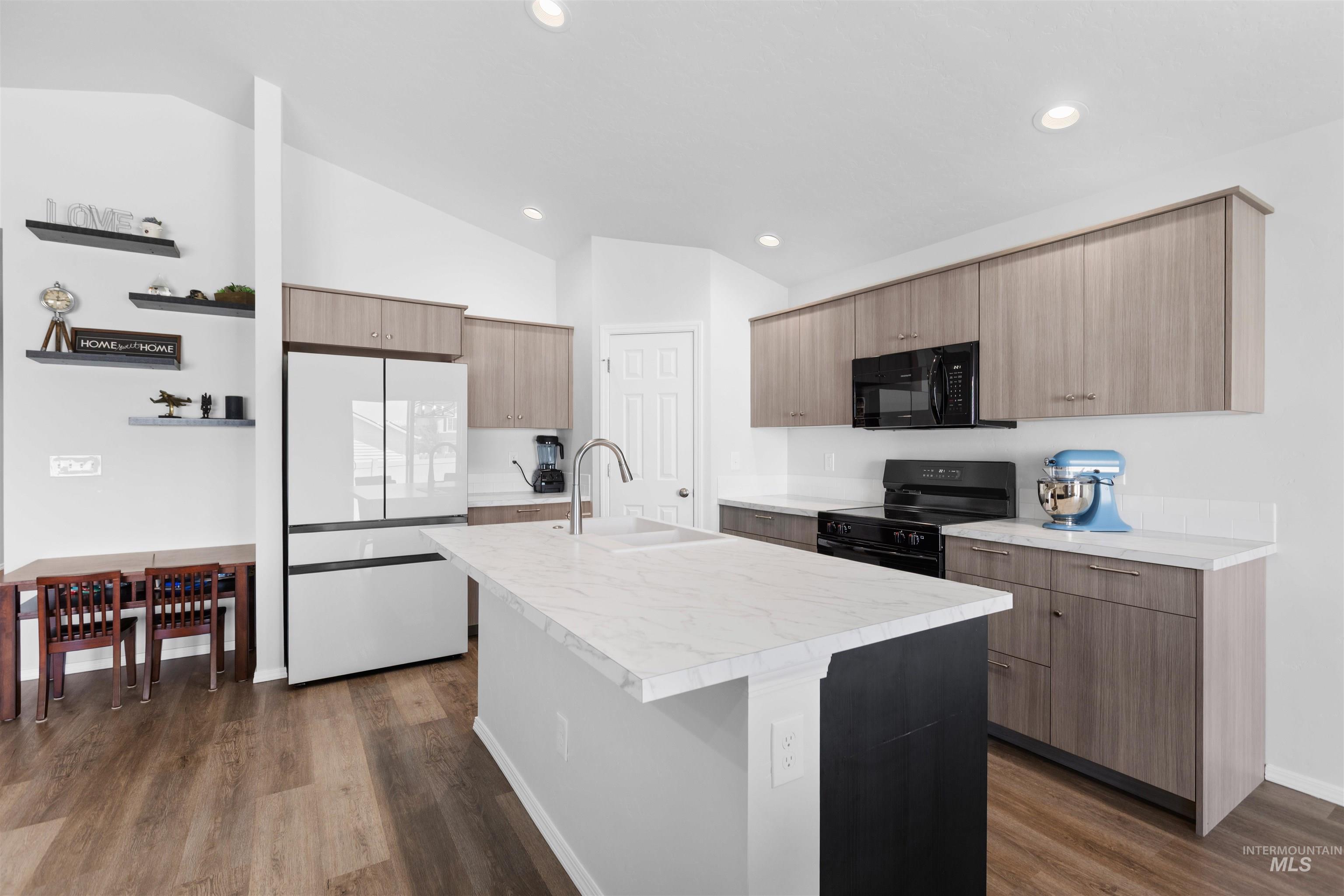12322 Genevieve St Property Photo 19
