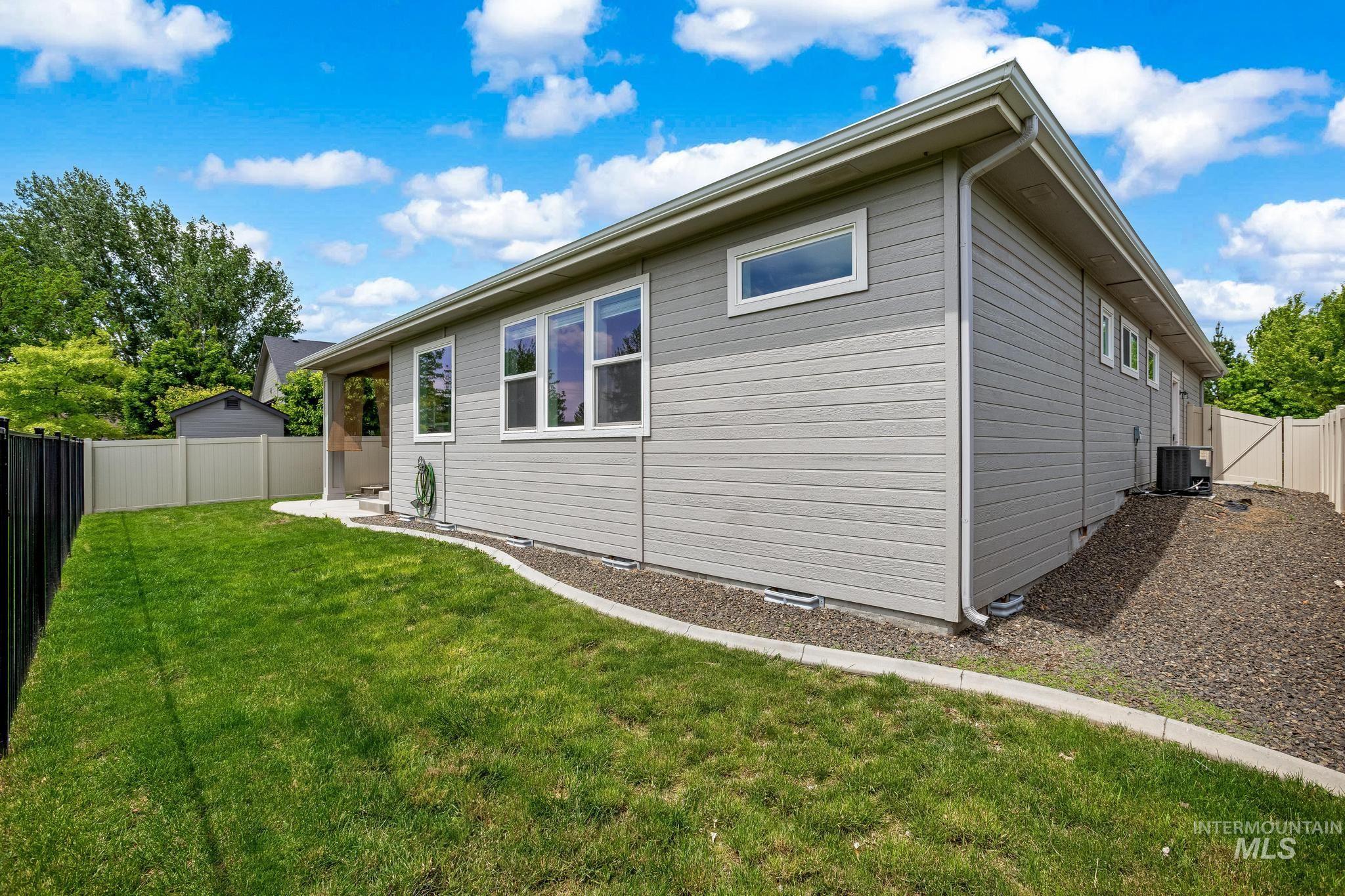2681 E Rhyolite Ct. Property Photo 40