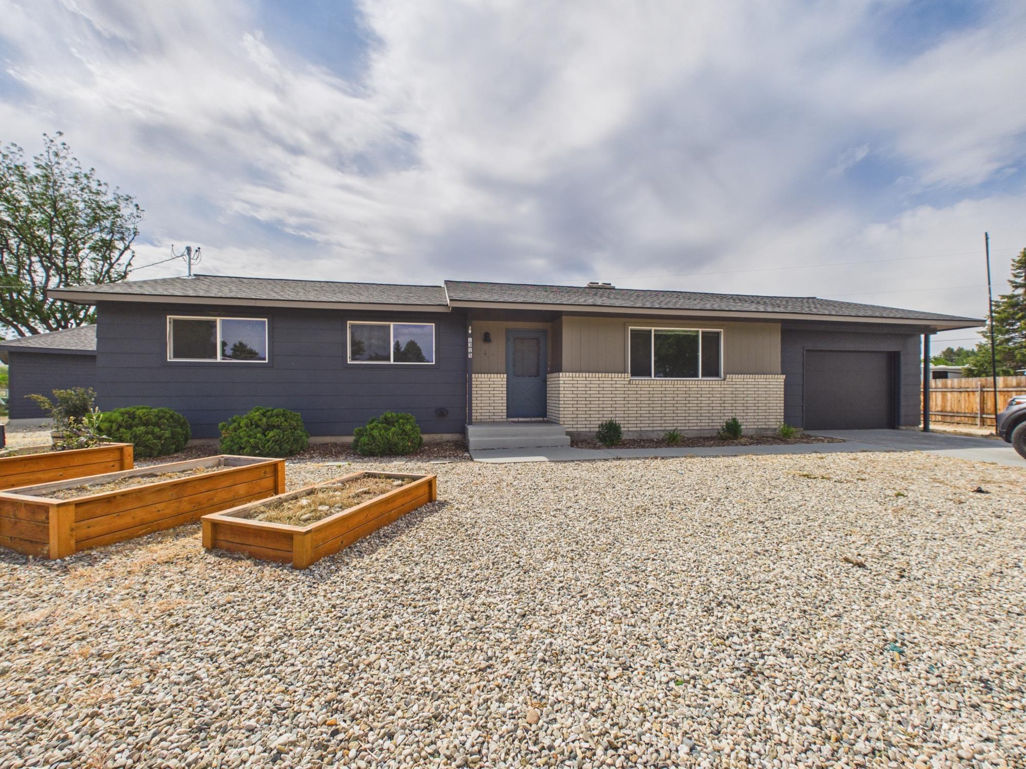 1315 Vista Dr Property Photo 1