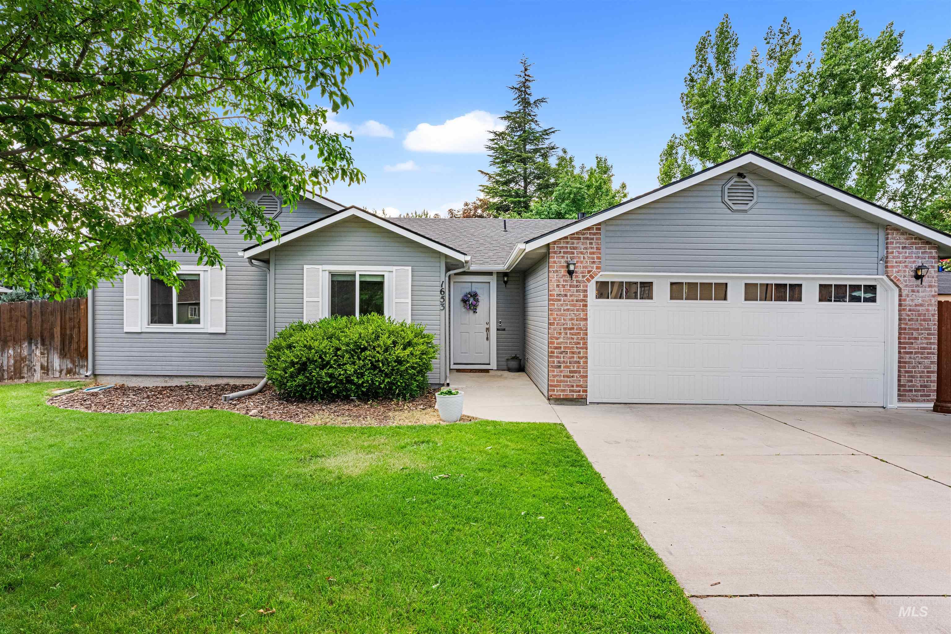 1653 N Eagle Creek Way Property Photo 1