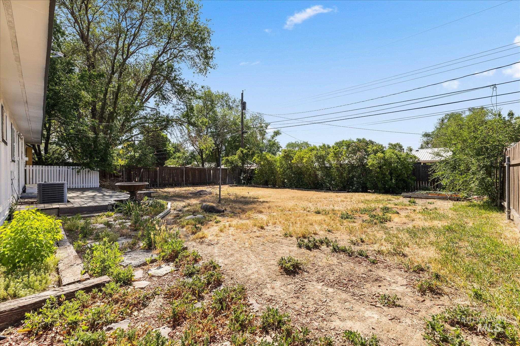 1015 E 16th N Property Photo 28