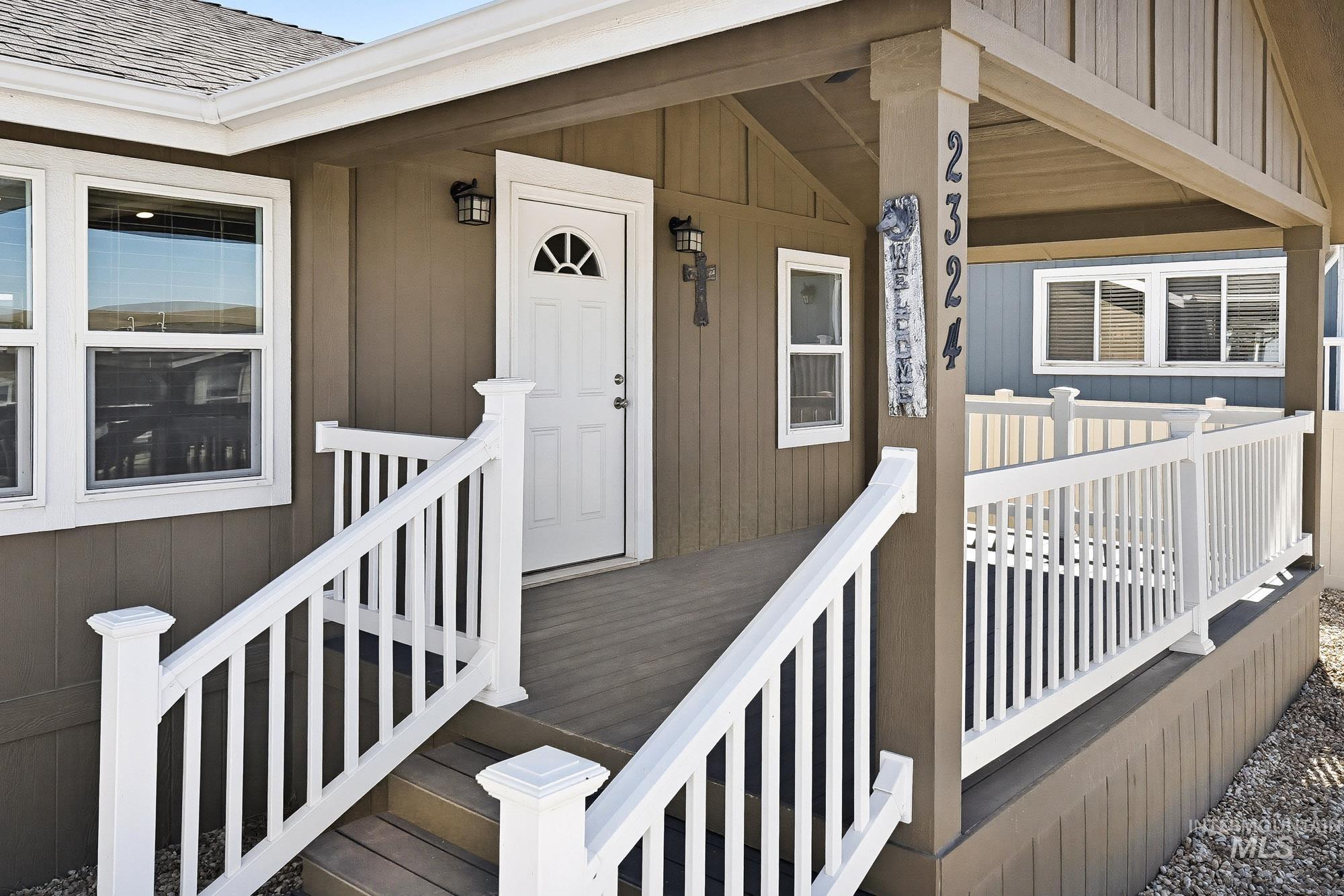 2324 E Blue Lake Lane Property Photo 3