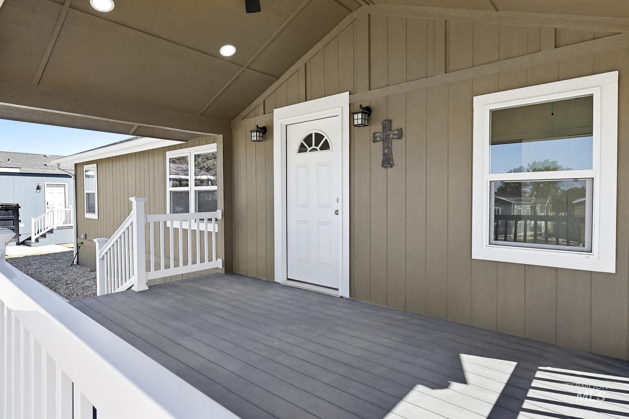 2324 E Blue Lake Lane Property Photo 4