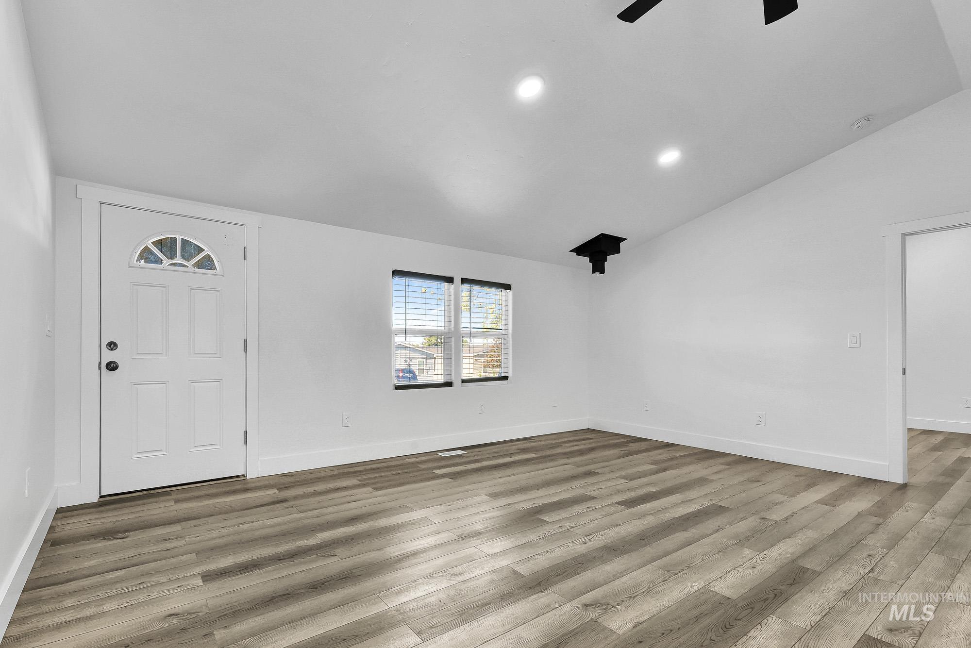 2324 E Blue Lake Lane Property Photo 5