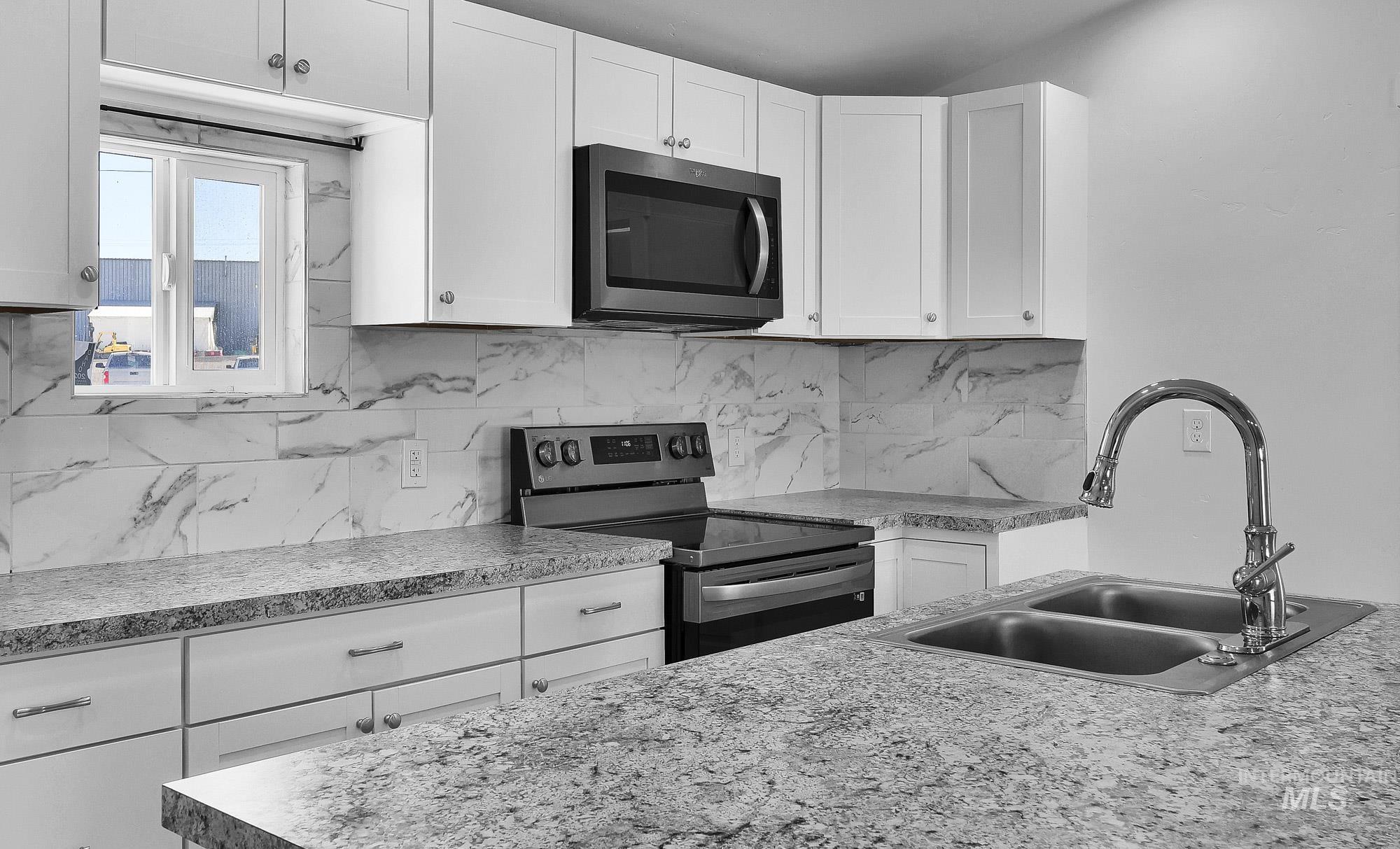 2324 E Blue Lake Lane Property Photo 11