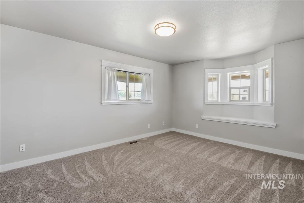 2333 N Mountain Ash Ave Property Photo 18