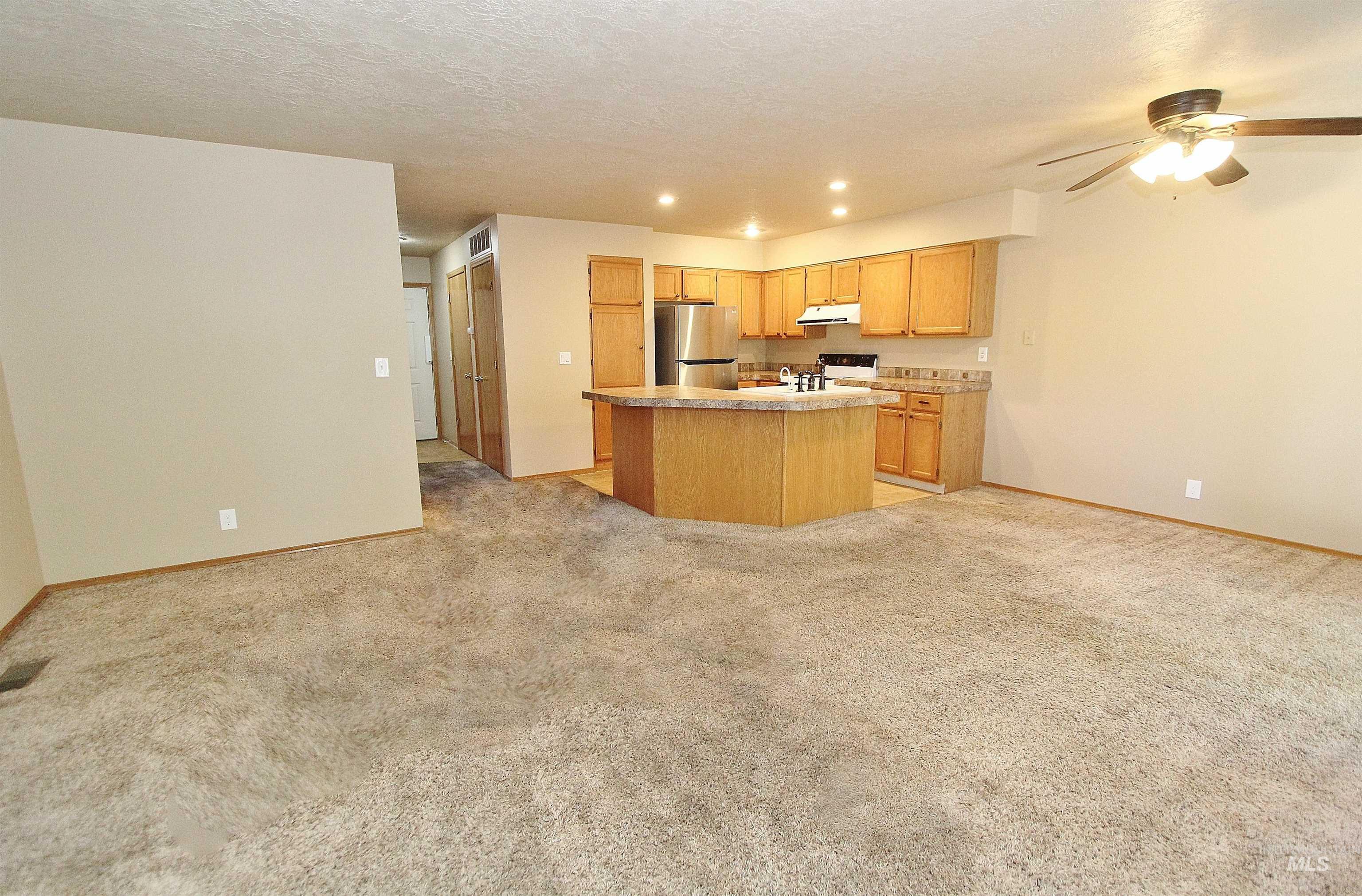 1958 S Division Ave Property Photo 5