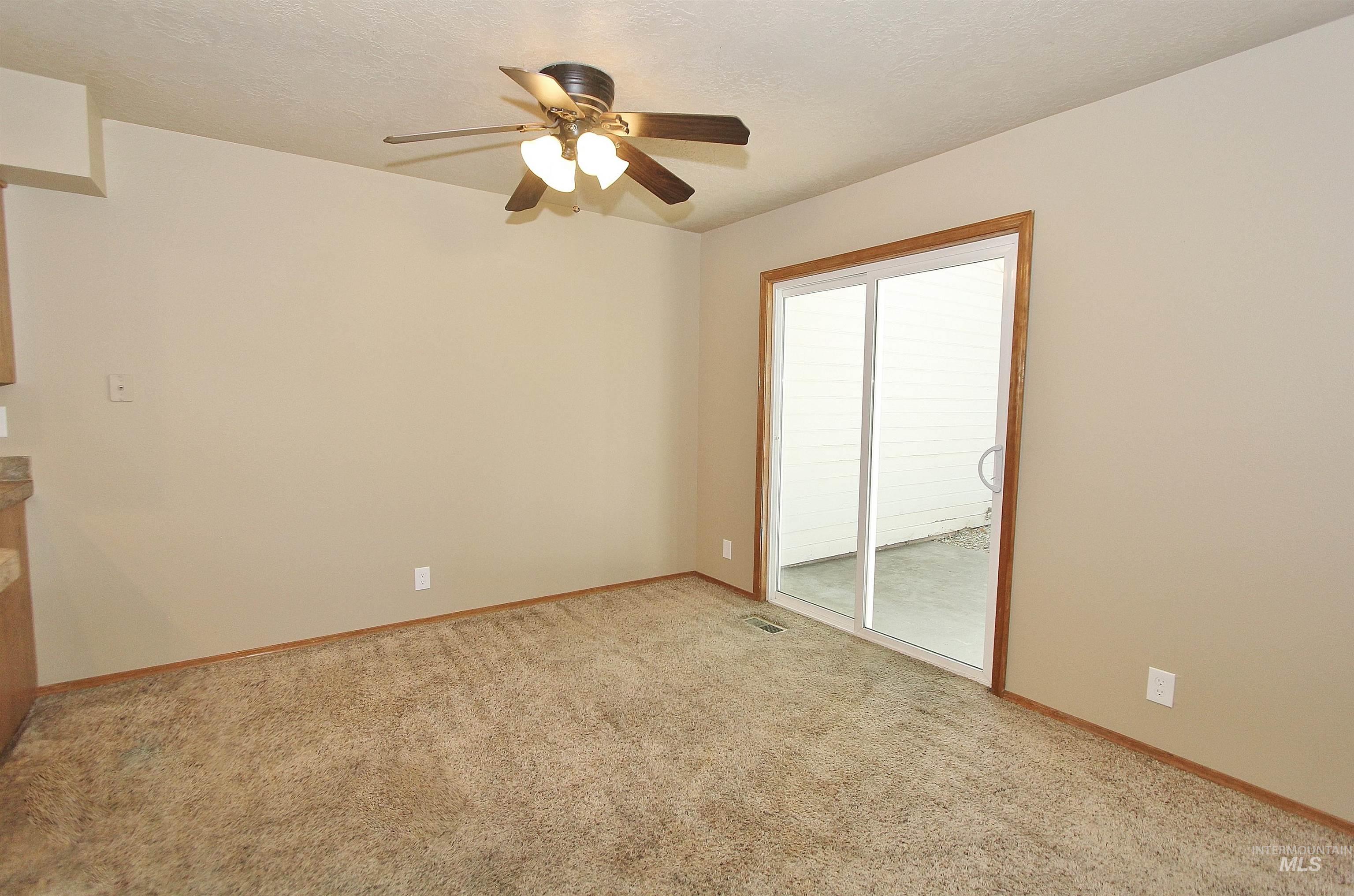 1958 S Division Ave Property Photo 6