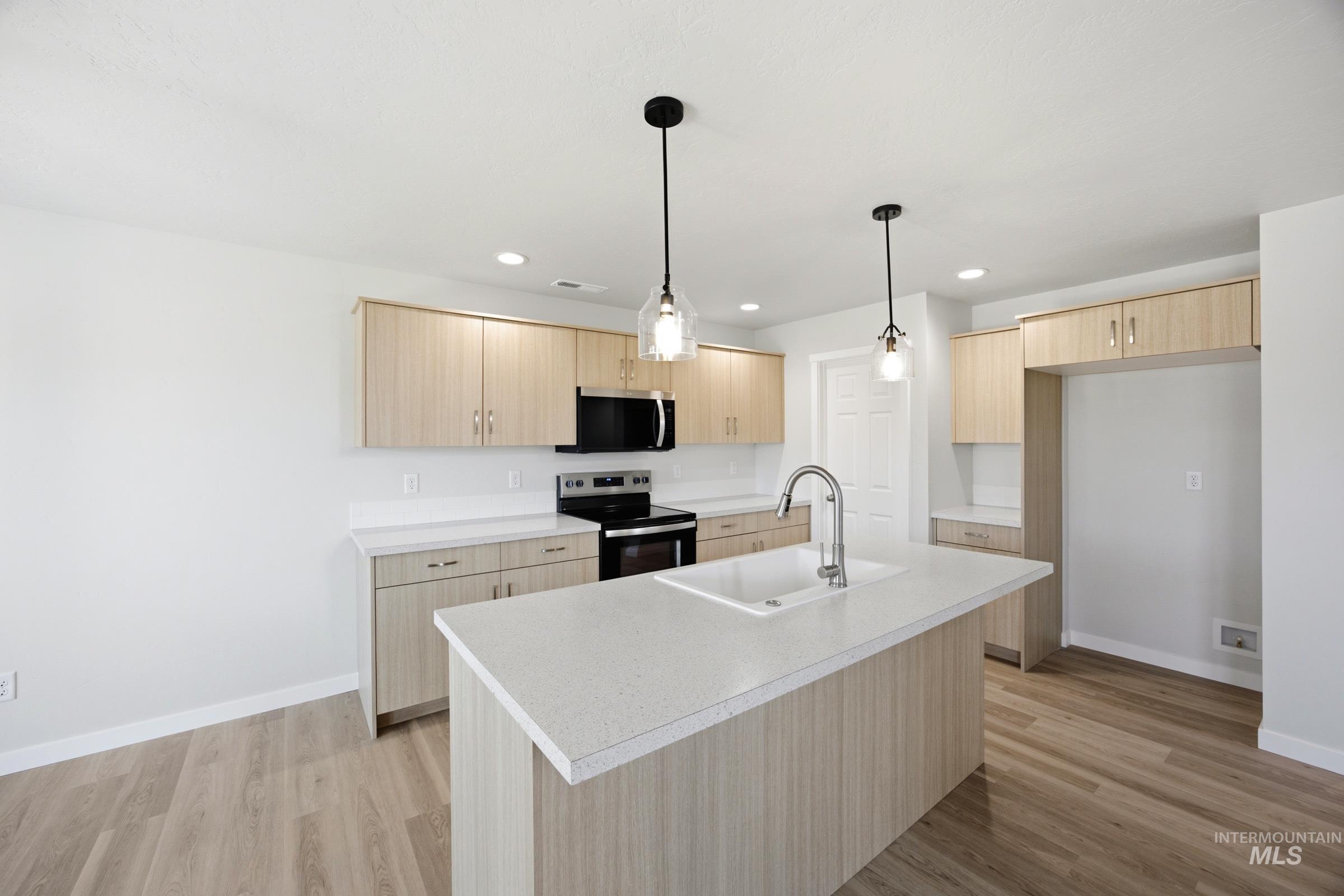 1595 Sunday River St Property Photo 4