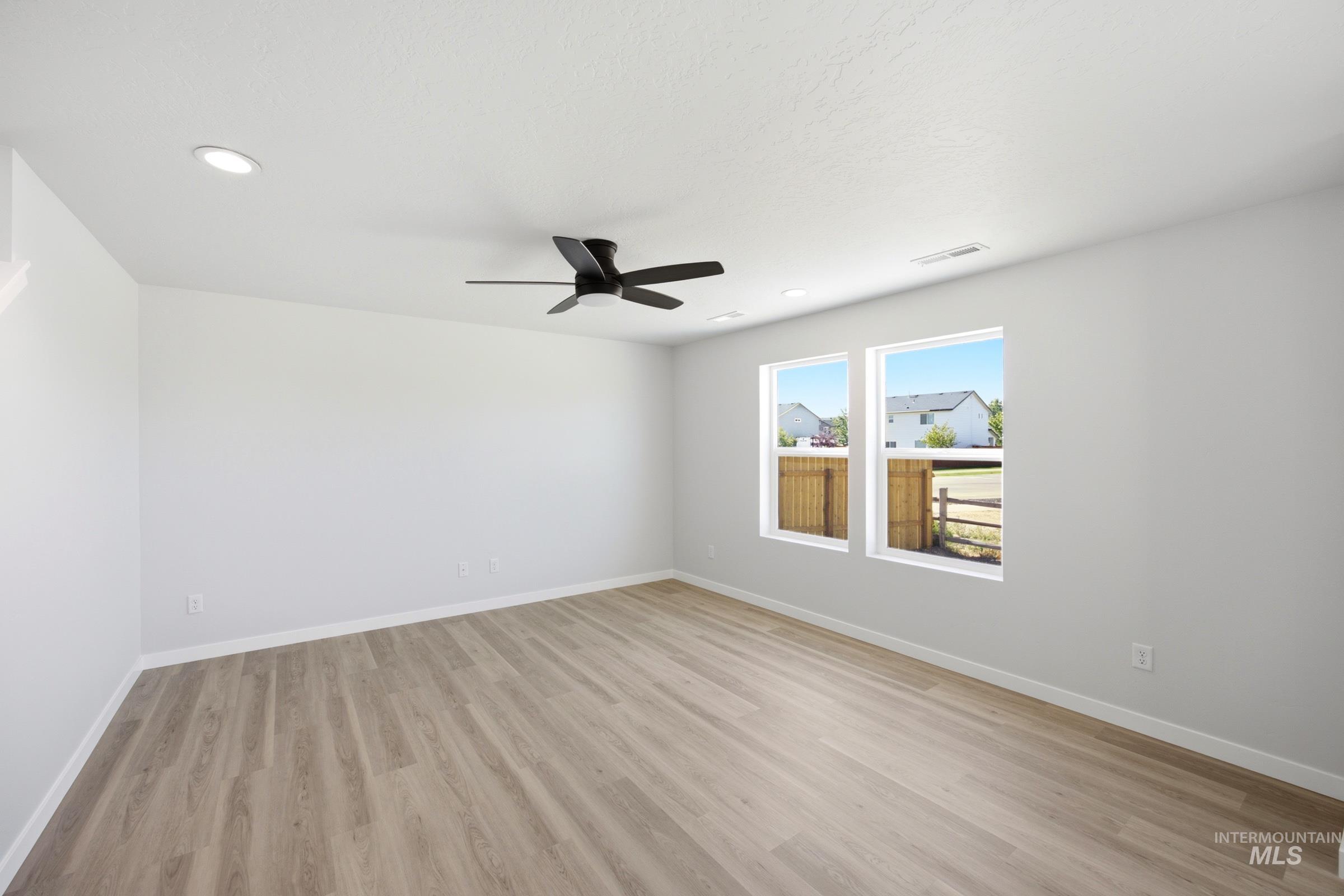 1595 Sunday River St Property Photo 7