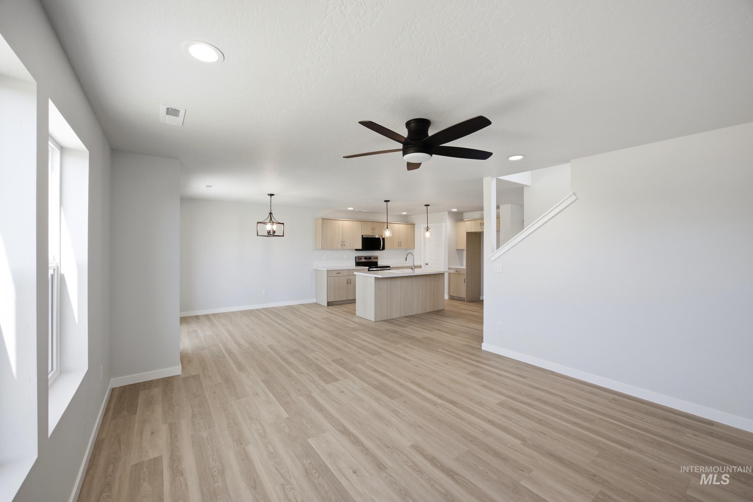 1595 Sunday River St Property Photo 8