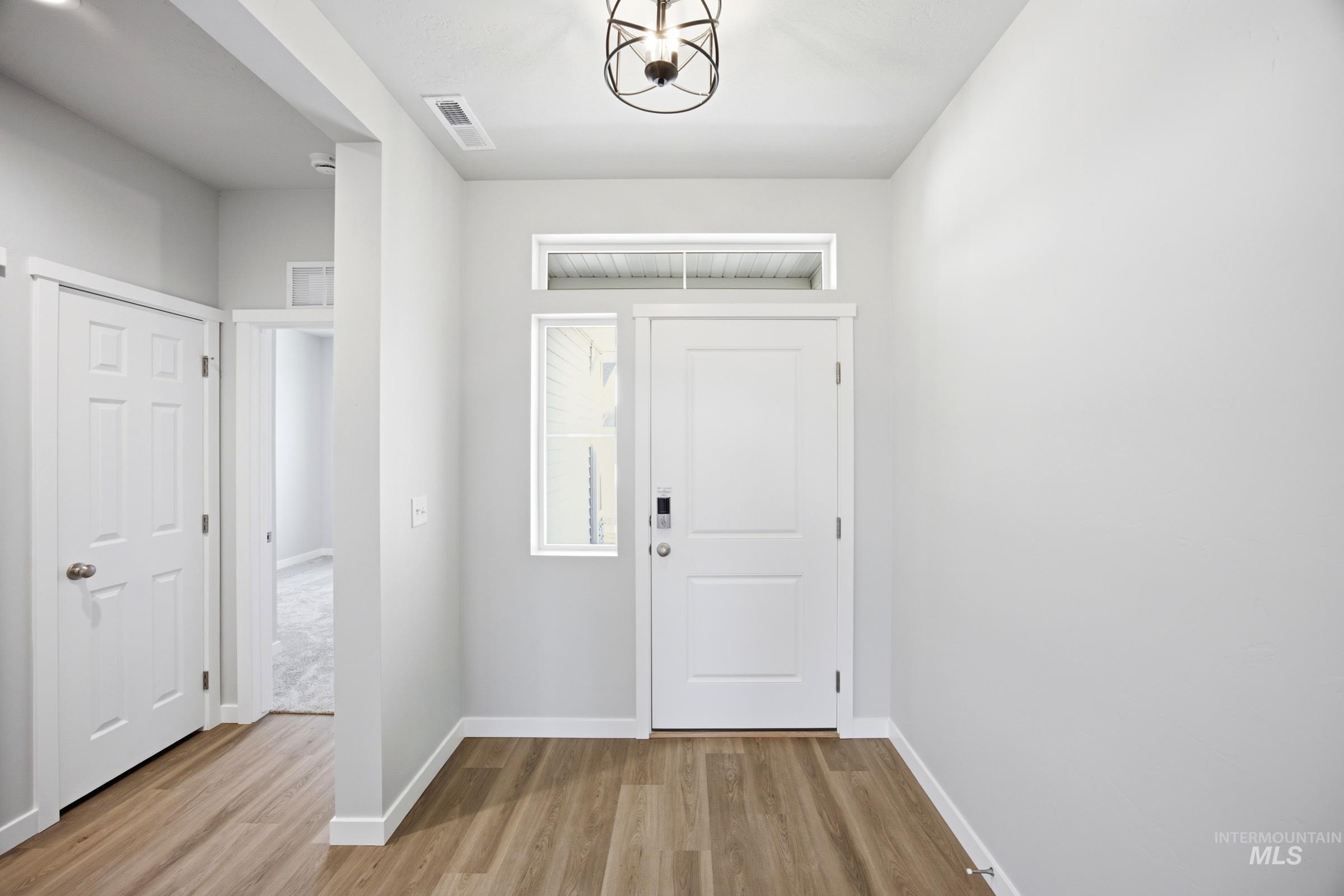1541 Sunday River St Property Photo 2