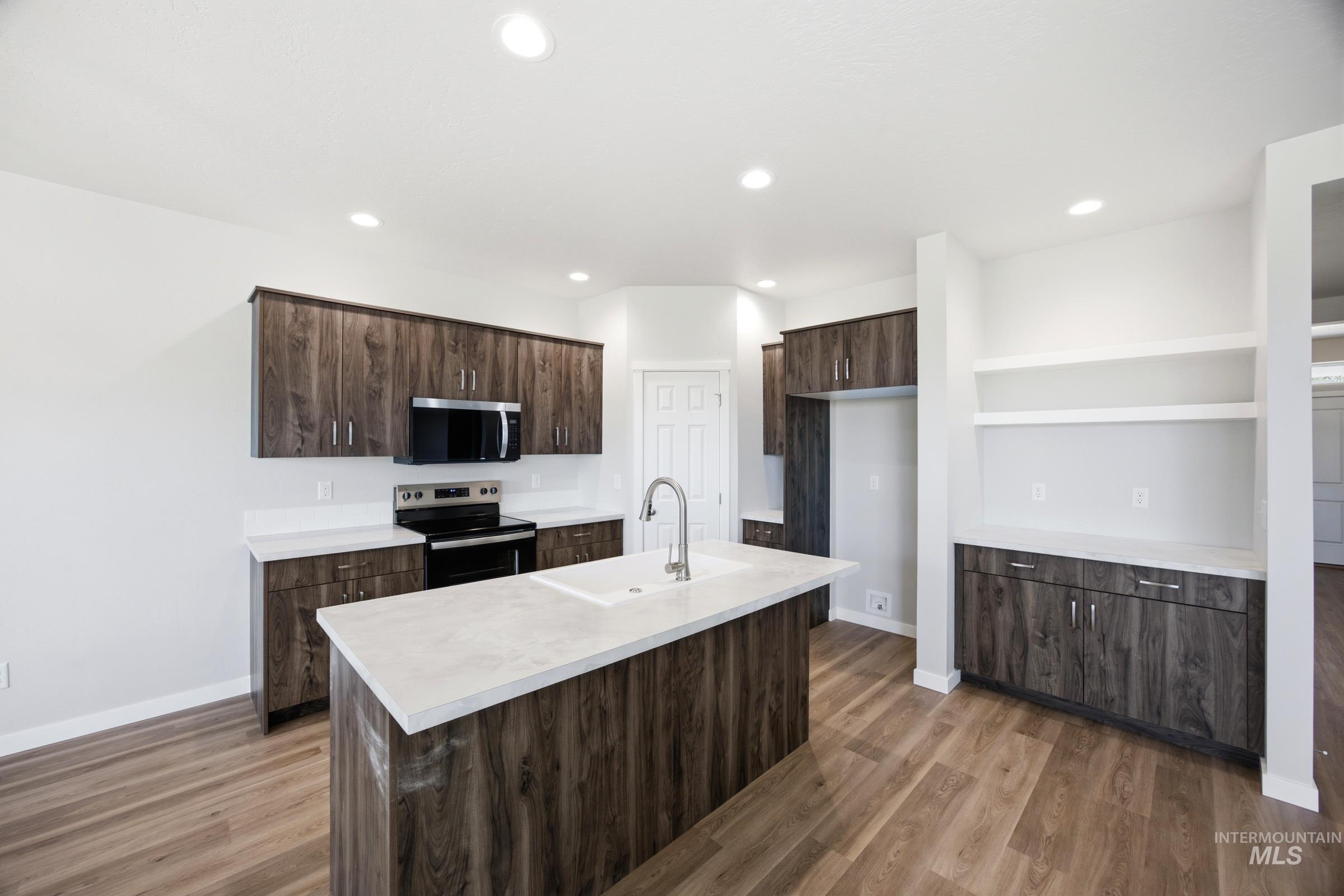 1541 Sunday River St Property Photo 3