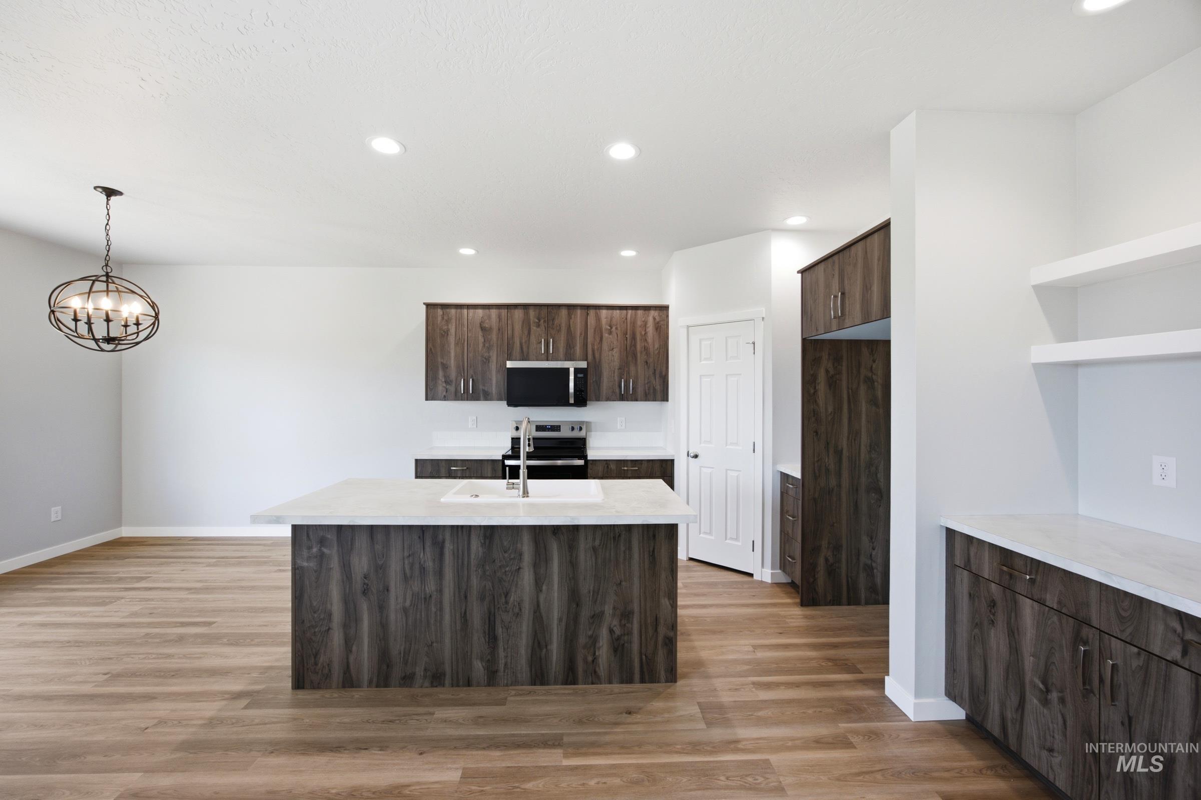 1541 Sunday River St Property Photo 4
