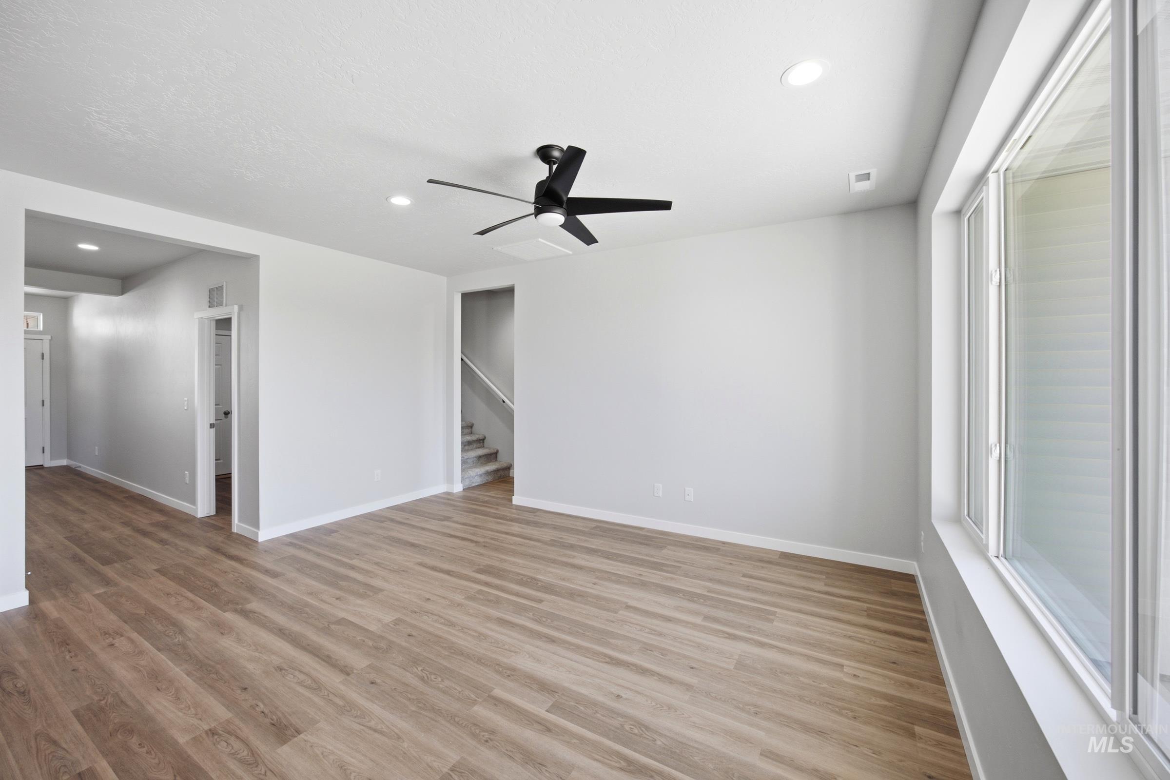 1541 Sunday River St Property Photo 6