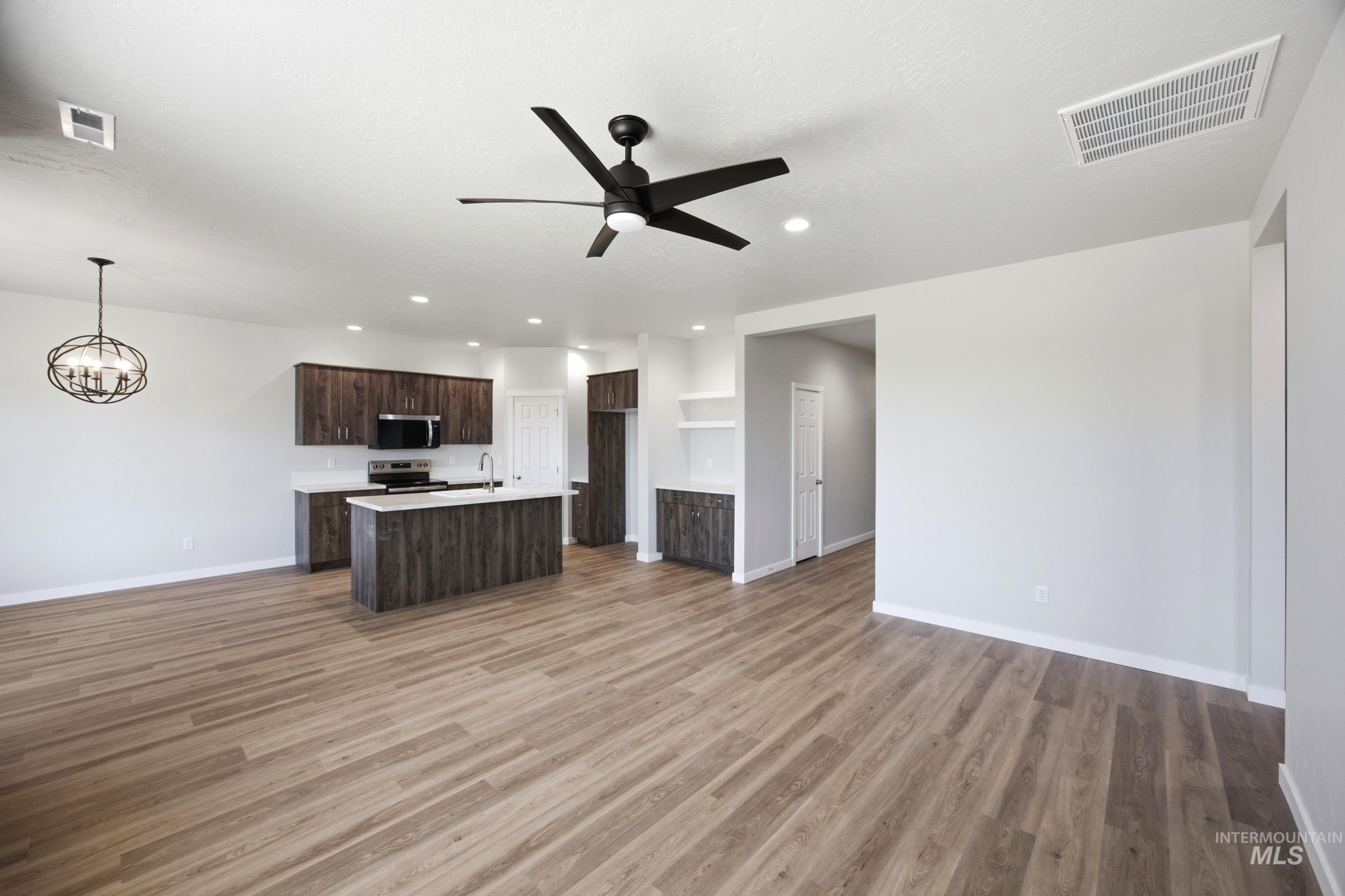 1541 Sunday River St Property Photo 7