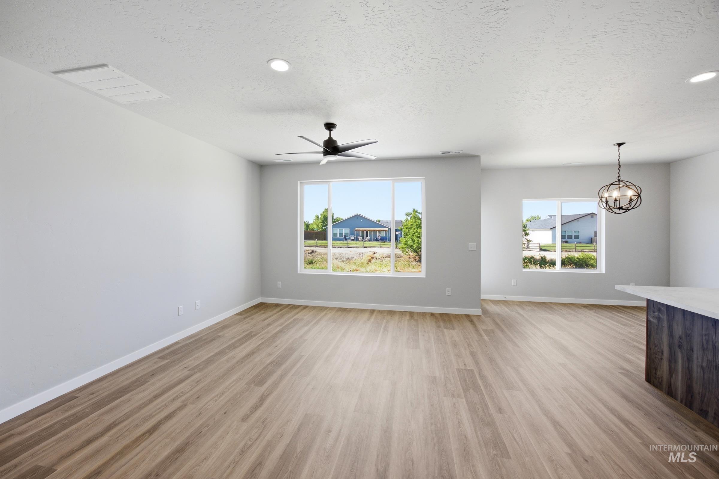 1541 Sunday River St Property Photo 8