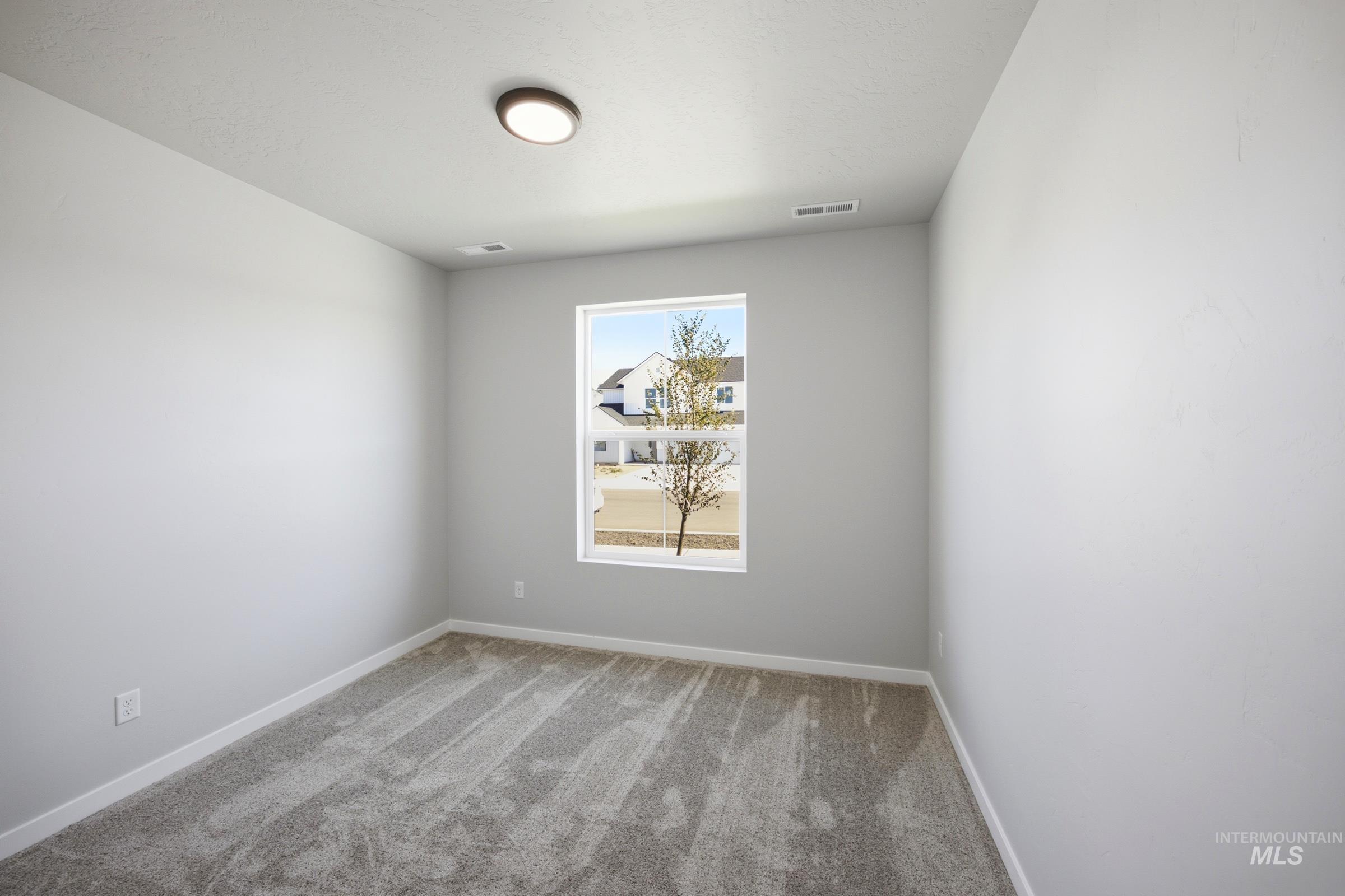 1541 Sunday River St Property Photo 9