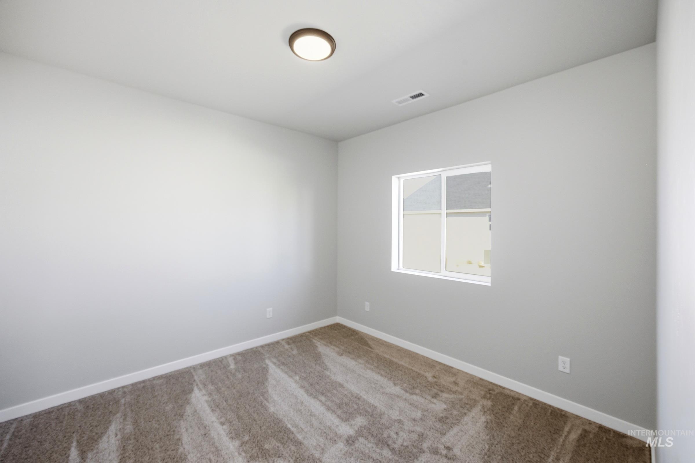 1541 Sunday River St Property Photo 12