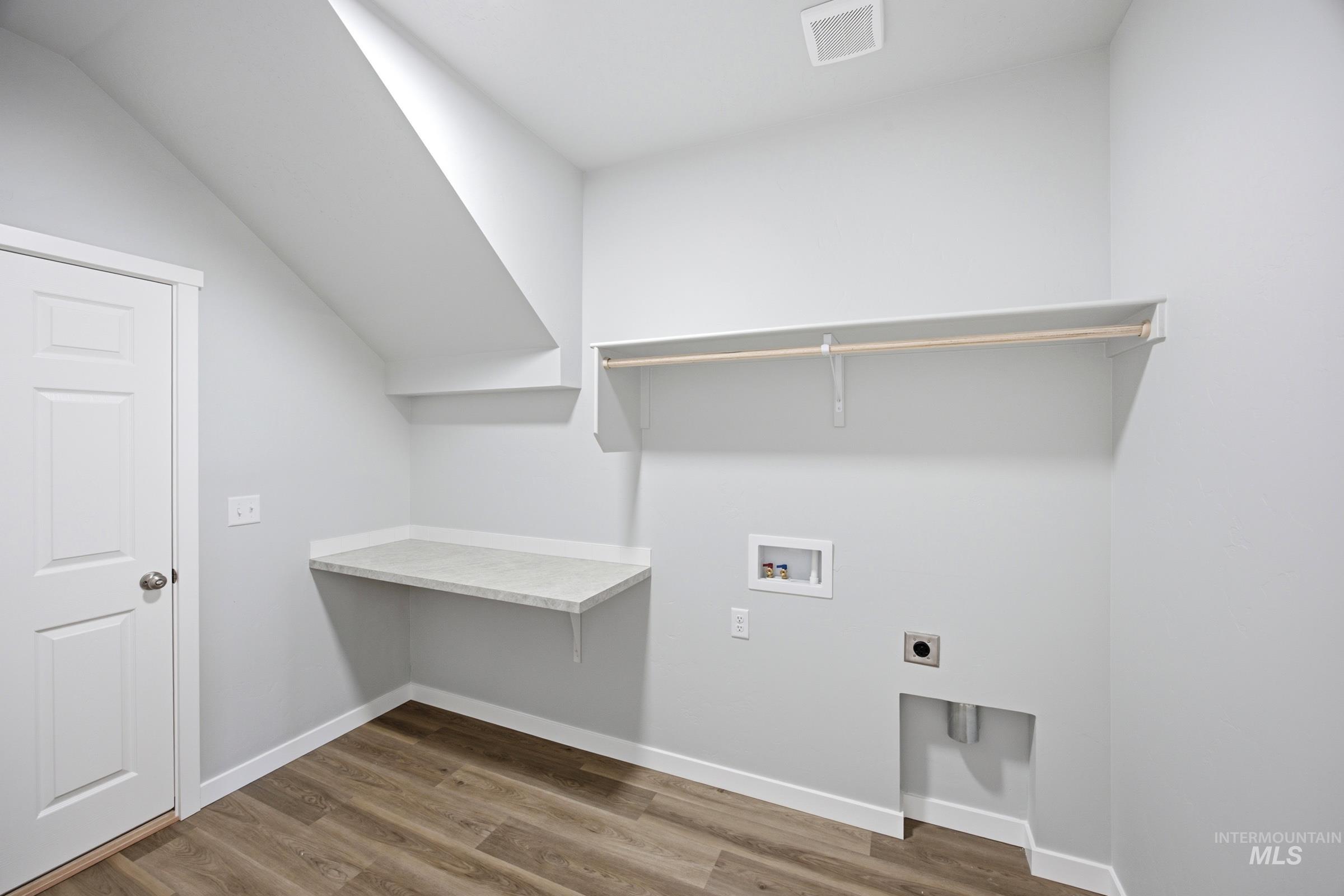 1541 Sunday River St Property Photo 13